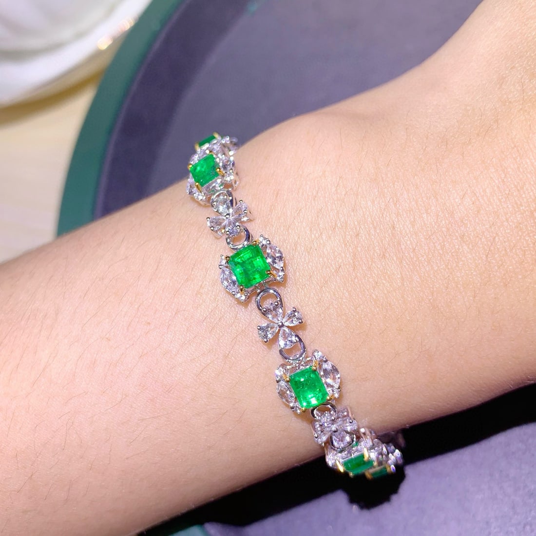 14k Gold 2.86 Ctw Vivid Green Natural Emerald & Diamond Bracelet - 3