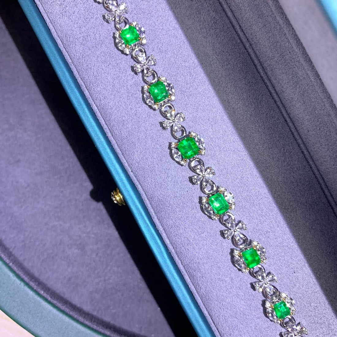 14k Gold 2.86 Ctw Vivid Green Natural Emerald & Diamond Bracelet - 5