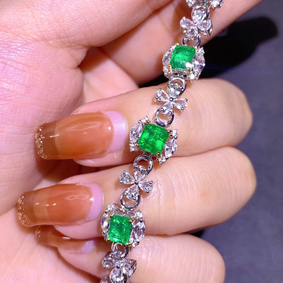 14k Gold 2.86 Ctw Vivid Green Natural Emerald & Diamond Bracelet - 6