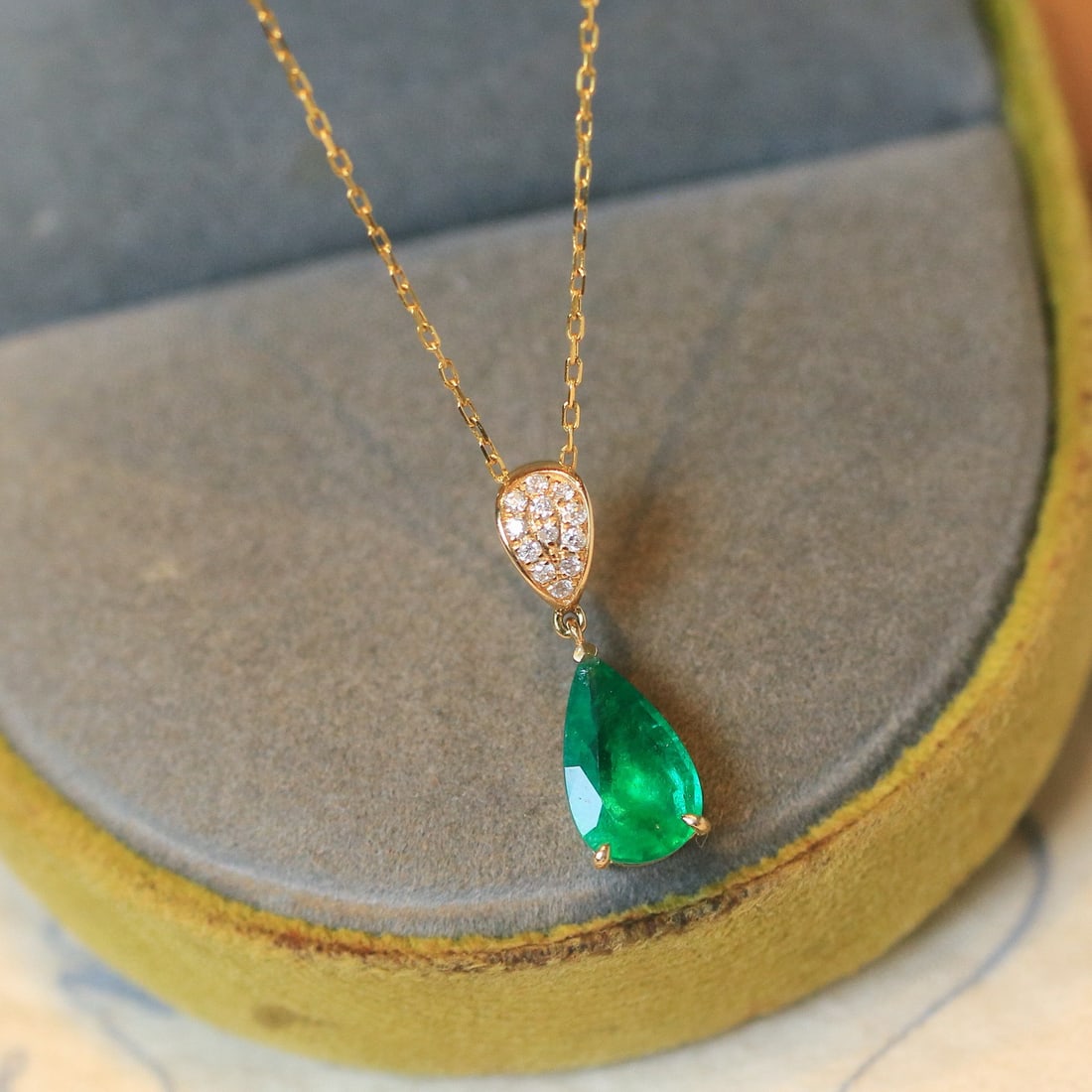 14k Gold 1.44 Ctw Vivid Green Natural Emerald & Diamond Pendant( Without Chain ) - 2
