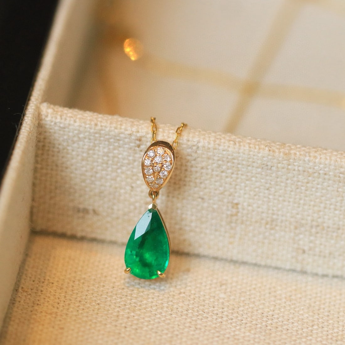 14k Gold 1.44 Ctw Vivid Green Natural Emerald & Diamond Pendant( Without Chain ) - 7