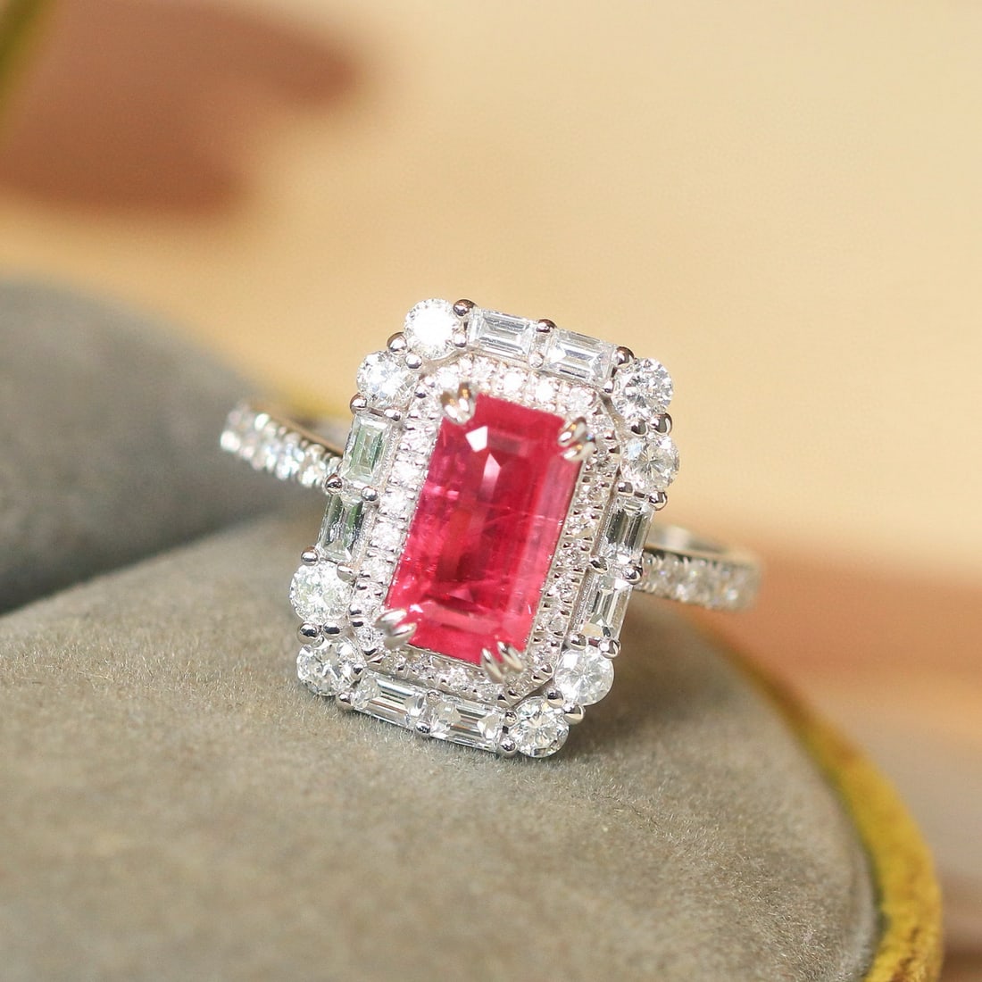 14k Gold 3.10 Ctw Natural Ruby & Diamond Ring: Ref:230984418 // gold content:14k gold // ring size:7. 25us // // main gemstone:ruby // shape:octagonal // carat weight:2. 05ct // color:red // treatment:natural // // adjacent gemstone 2 : diamond //