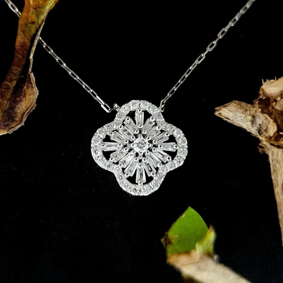 14k Gold 0.43 Ct Natural H Diamond Necklace: Ref:230984425 // gold content:14k gold // main gemstone:diamond // shape:multiply // carat weight:0. 43ct // clarity grade:vs-si // color:h // treatment:natural // High Estimate: 3000 Condition: New