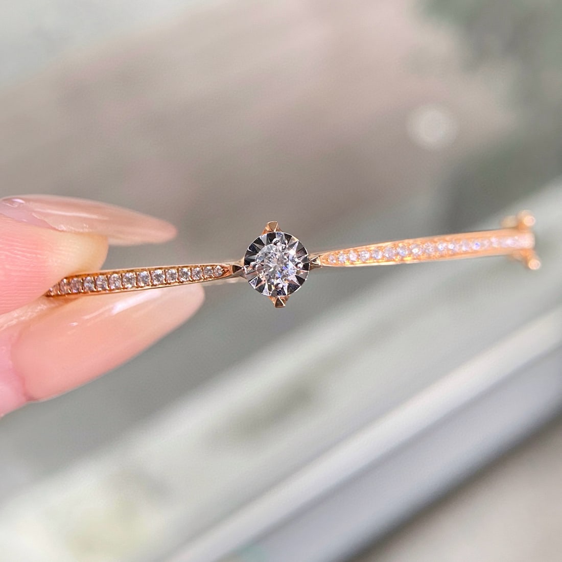 14k Gold 0.51 Ctw Natural H Diamond Bangle: Ref:230984429 // gold content:14k gold // main gemstone:diamond // shape:round // carat weight:0. 19ct // clarity grade:vs-si // color:h // treatment:natural // cut grade:g // // adjacent gemstone 2 :