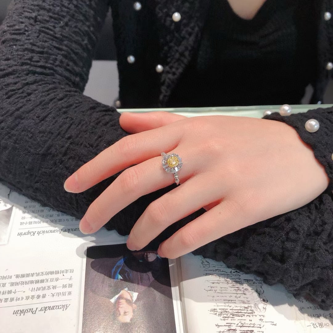 14k Gold 0.66 Ctw Natural Yellow Diamond & Diamond Ring - 4