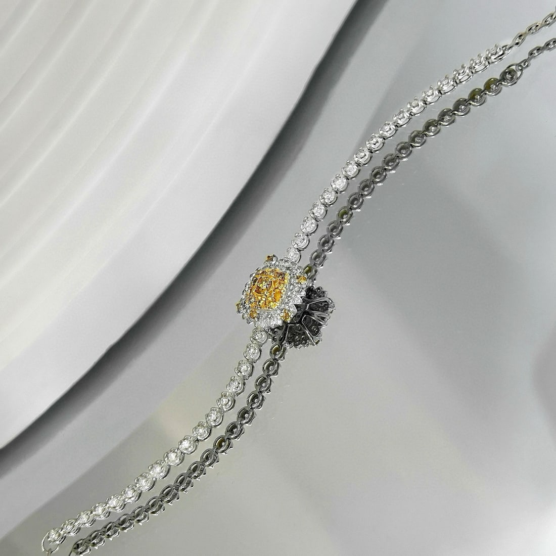 14k Gold 0.58 Ct Natural Color Diamond Bracelet - 3
