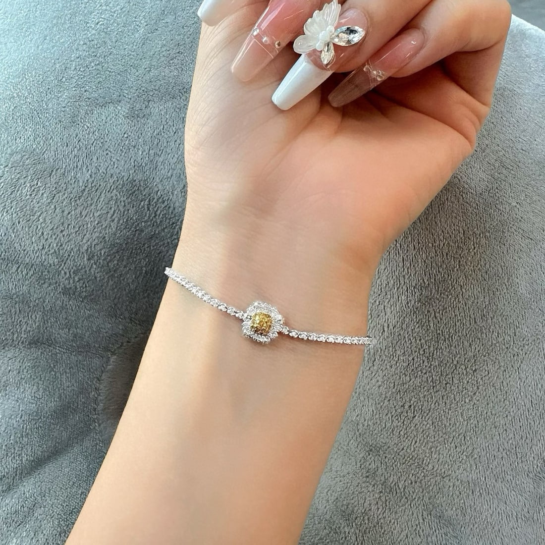 14k Gold 0.58 Ct Natural Color Diamond Bracelet - 6