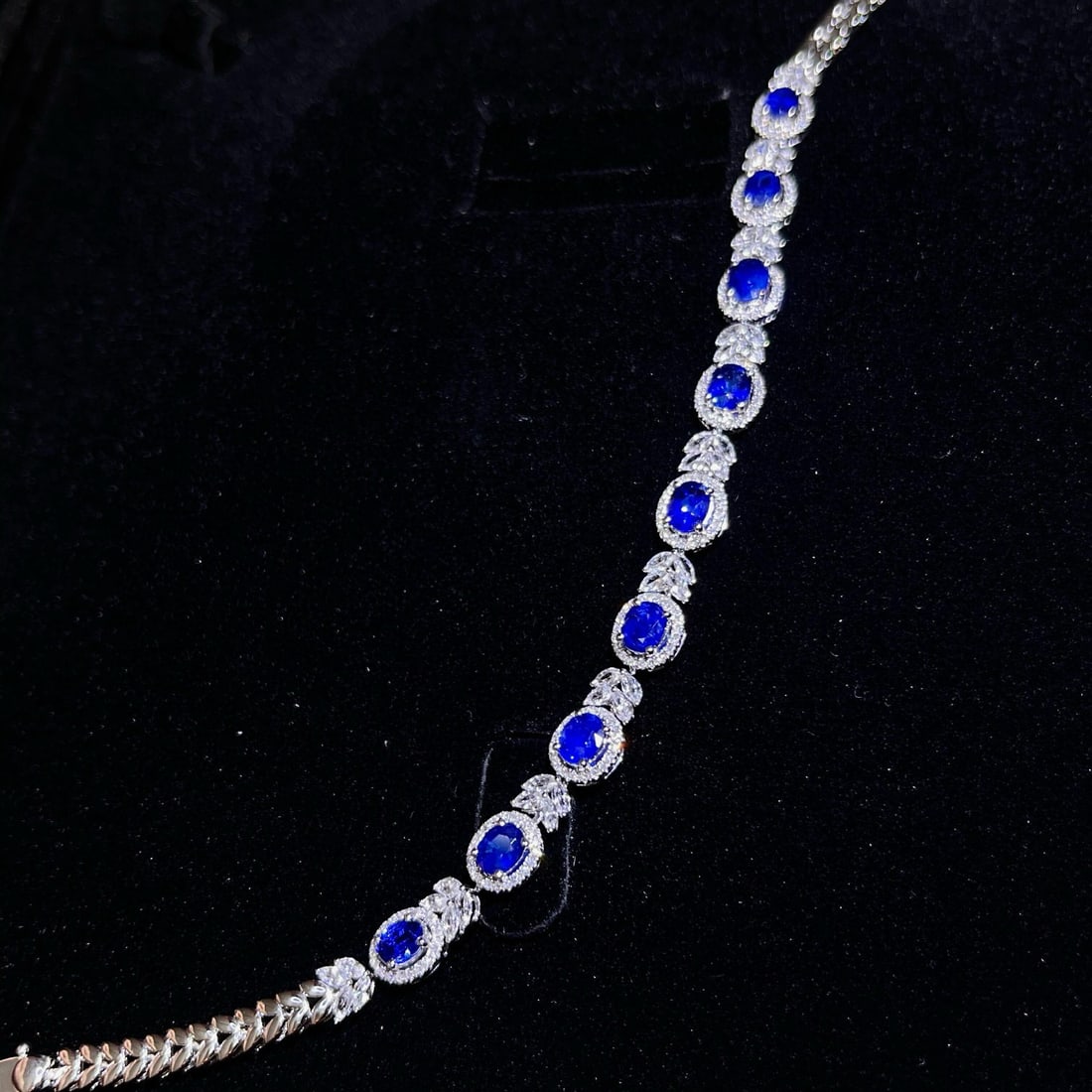 14k Gold 4.36 Ctw Natural Sapphire & Diamond Bracelet: Ref:230984437 // gold content:14k gold // main gemstone:sapphire // shape:oval // carat weight:3. 91ct // color:royal blue // treatment:natural // // adjacent gemstone 2 : diamond // number of stones: