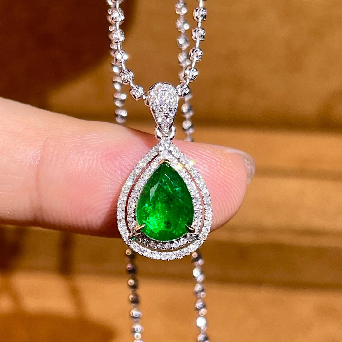 14k Gold 1.71 Ctw Vivid Green Natural Emerald & Diamond Pendant( Without Chain ): Ref:230984447 // gold content:14k gold // main gemstone:emerald // shape:pear // carat weight:1. 5ct // color:vivid green // treatment:natural // // adjacent gemstone 2 : diamond // number of