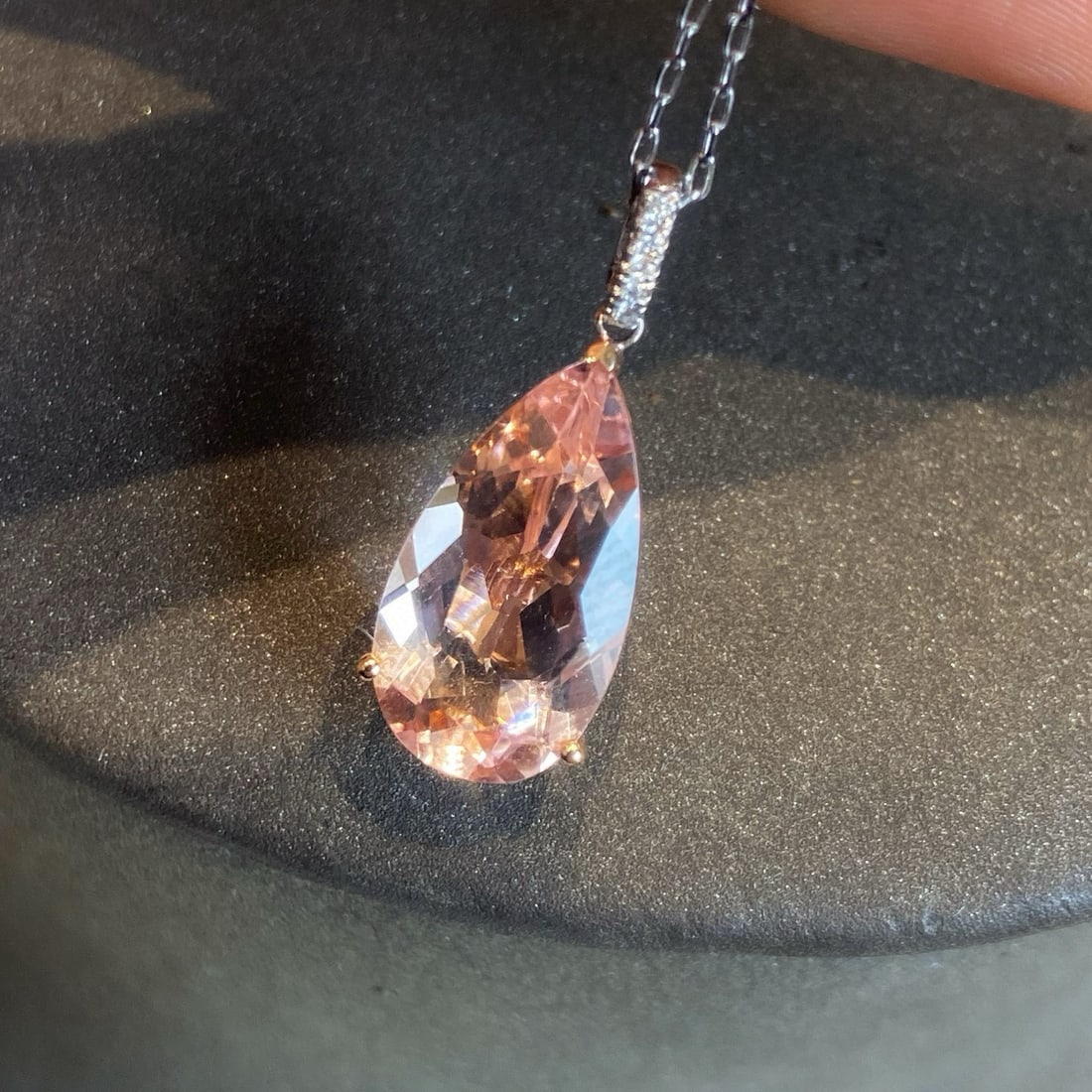 14k Gold 3.63 Ct Natural Morganite & Diamond Pendant( Without Chain ): Ref:230984448 // gold content:14k gold // main gemstone:morganite // shape:pear // carat weight:3. 63ct // color:pink // treatment:natural // // adjacent gemstone 2 : diamond // shape:round //