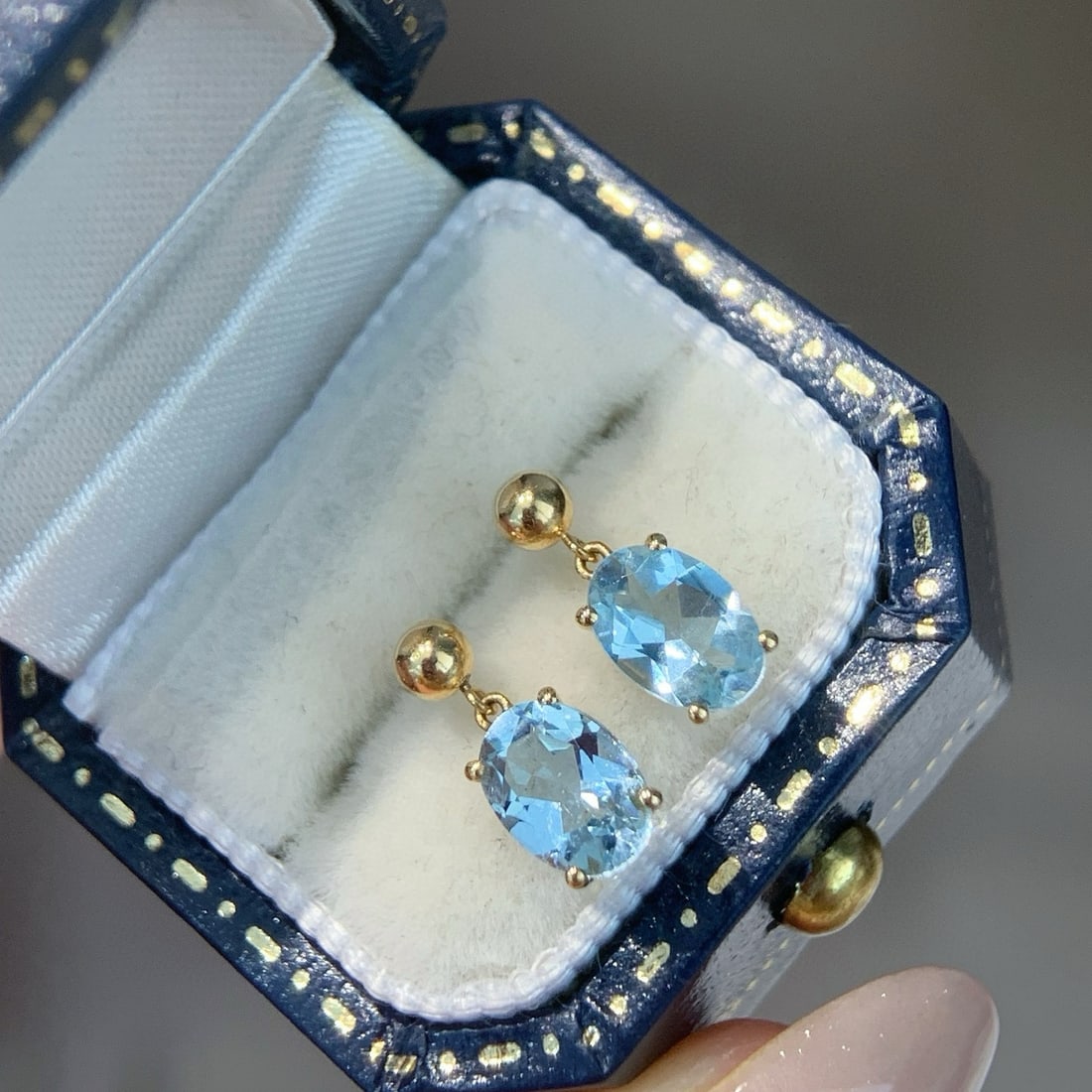 14k Gold 1.22 Ct Natural Aquamarine Earrings: Ref:230984449 // gold content:14k gold // main gemstone:aquamarine // shape:oval // carat weight:1. 22ct // color:blue // treatment:natural // Condition: New Low Estimate: 1100 High Estimate: 1700