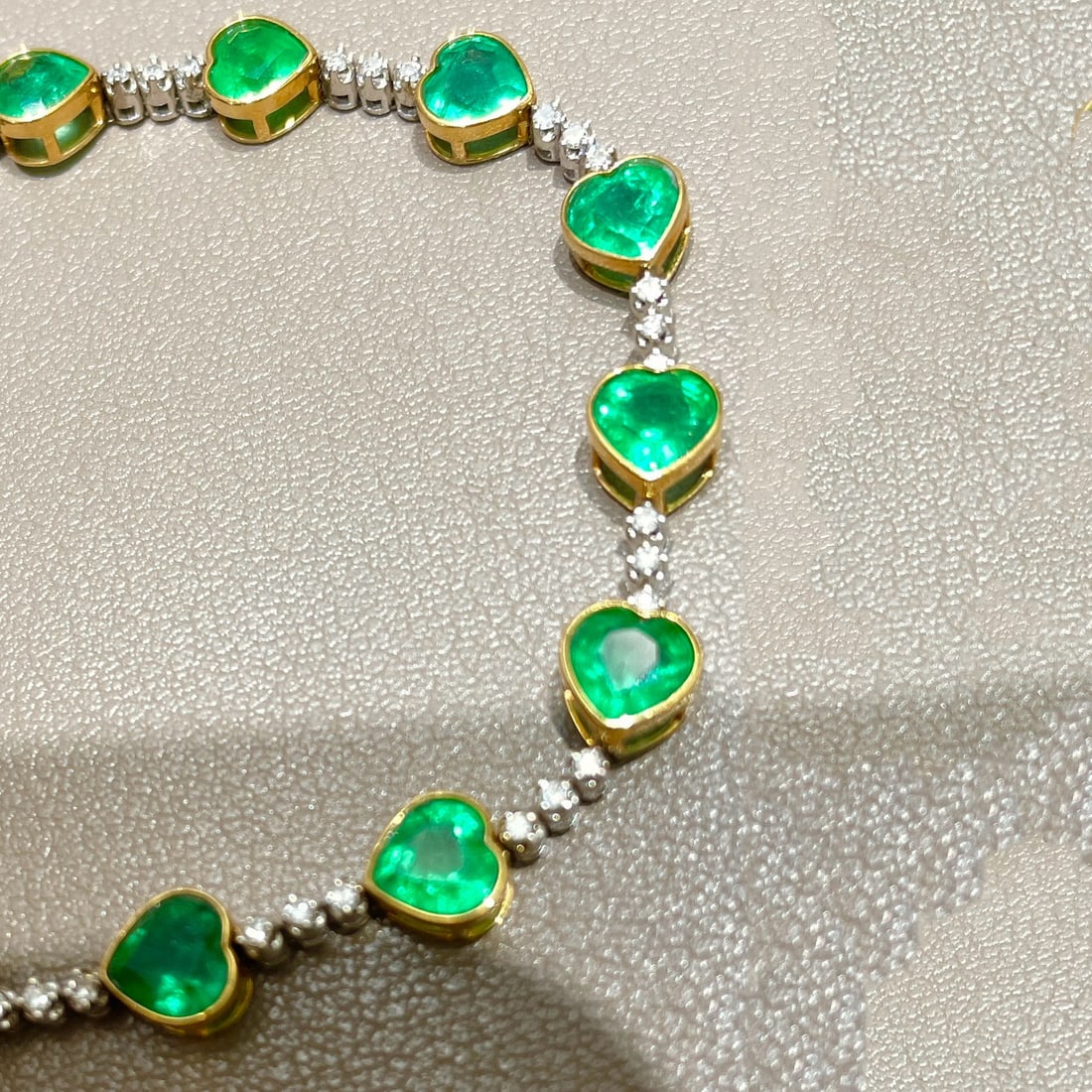 14k Gold 6.9 Ct Natural Emerald & Diamond Bracelet - 2