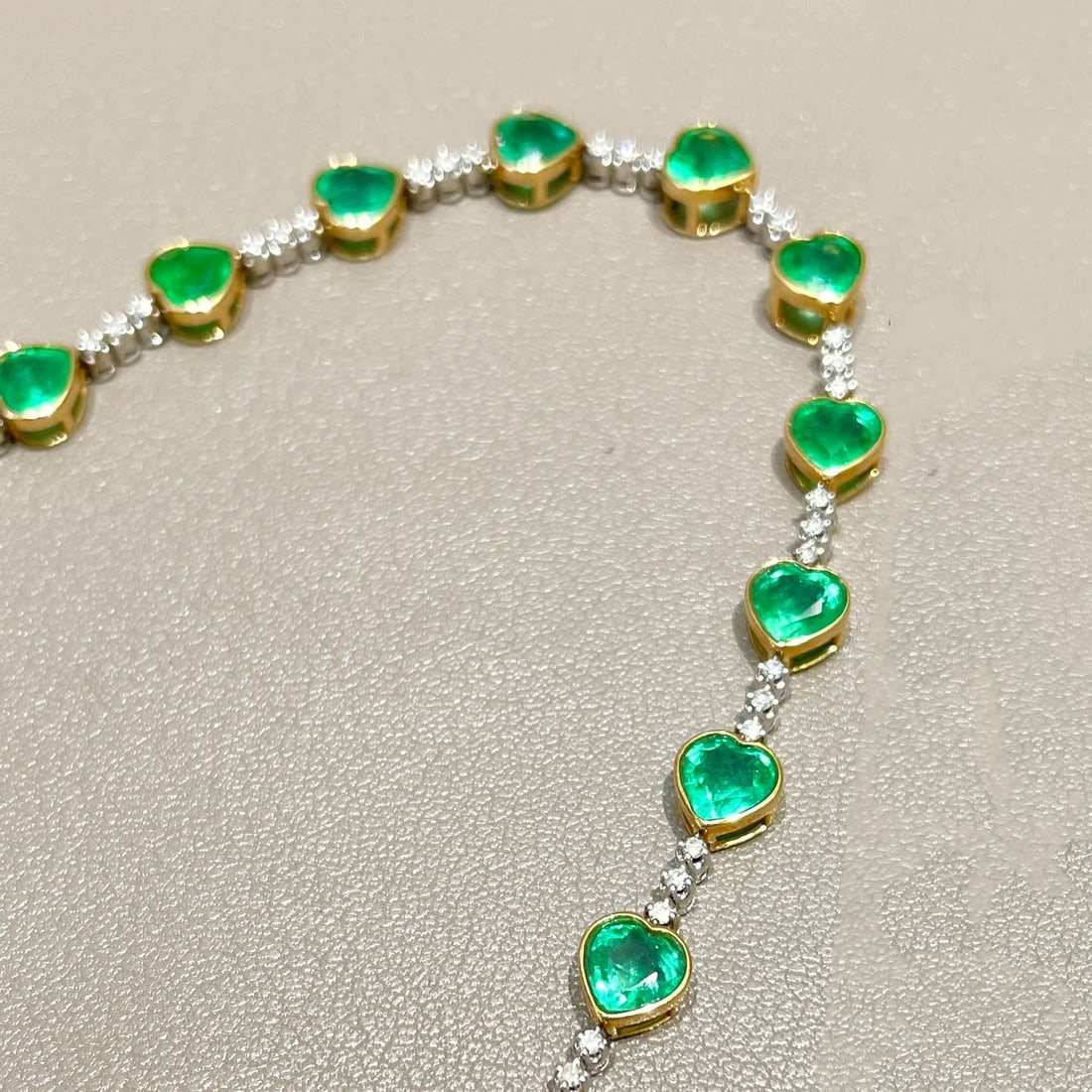 14k Gold 6.9 Ct Natural Emerald & Diamond Bracelet - 3