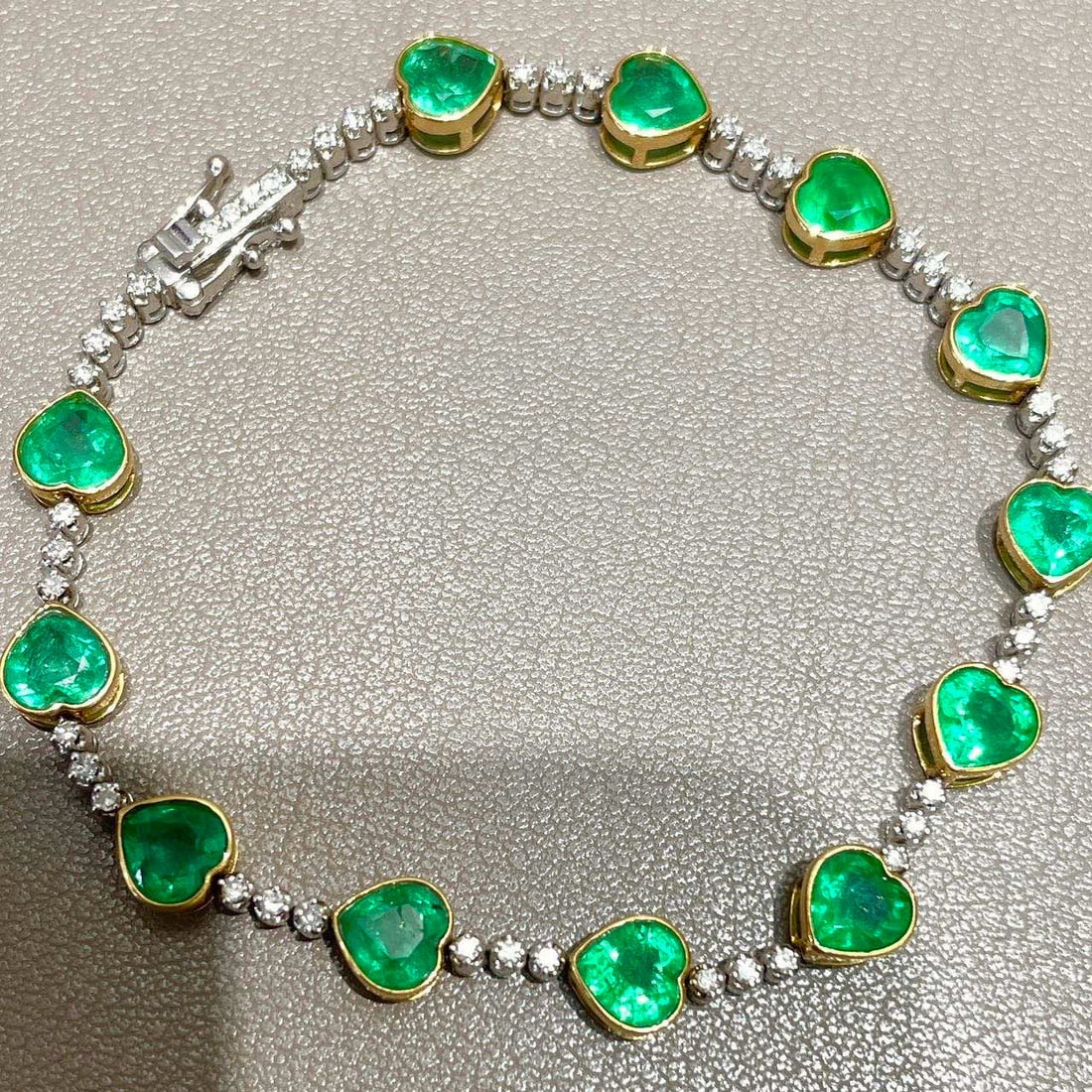 14k Gold 6.9 Ct Natural Emerald & Diamond Bracelet - 4