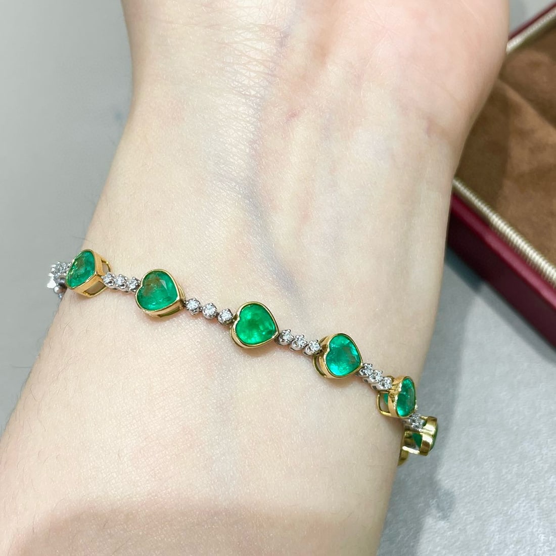 14k Gold 6.9 Ct Natural Emerald & Diamond Bracelet - 6