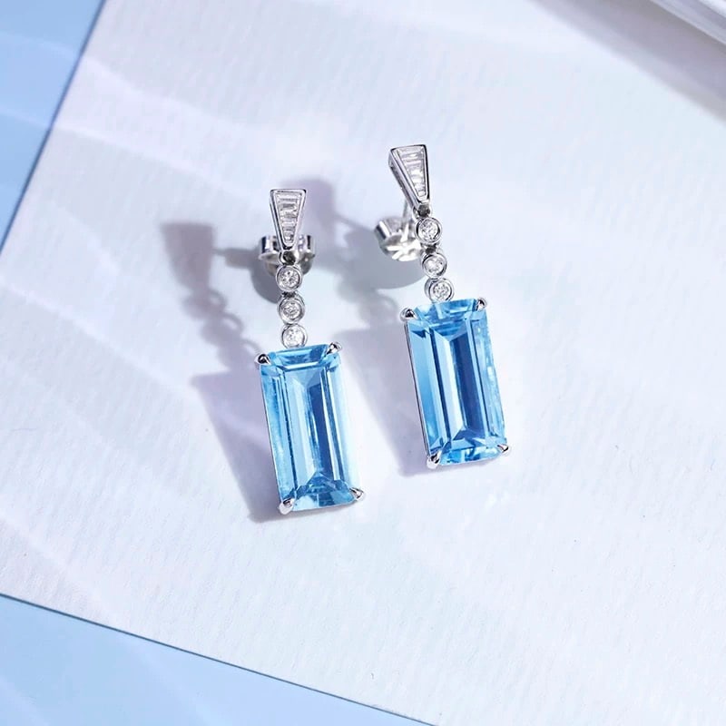 14k Gold 6.6 Ctw Natural Aquamarine & Diamond Earrings: Ref:230985005 // gold content:14k gold // main gemstone:aquamarine // shape:octagonal // carat weight:6. 4ct // color:blue // treatment:natural // // adjacent gemstone 2 : diamond // shape:multiply