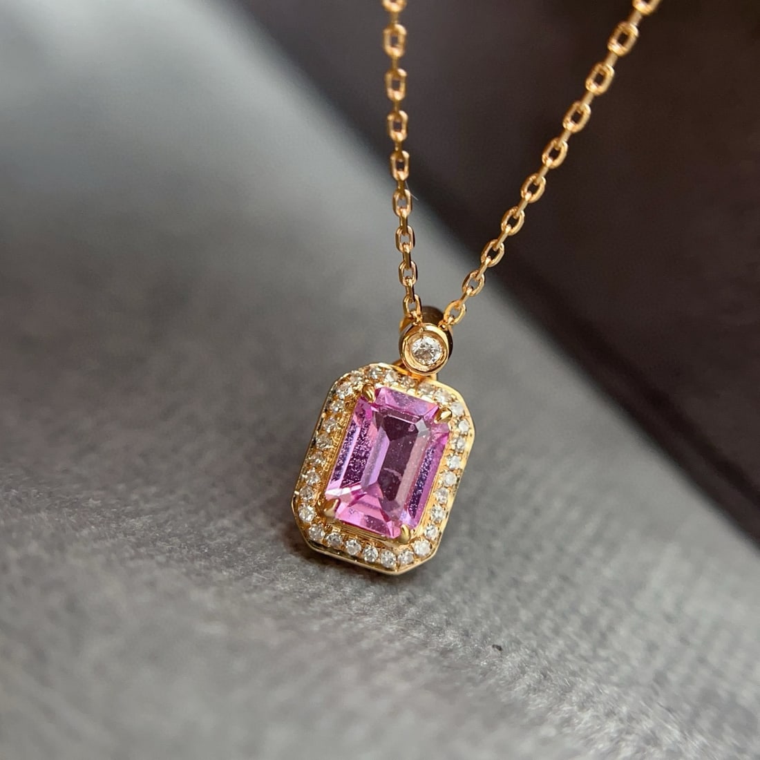14k Gold 0.68 Ct Natural Padparadscha Sapphire & Diamond Necklace - 3