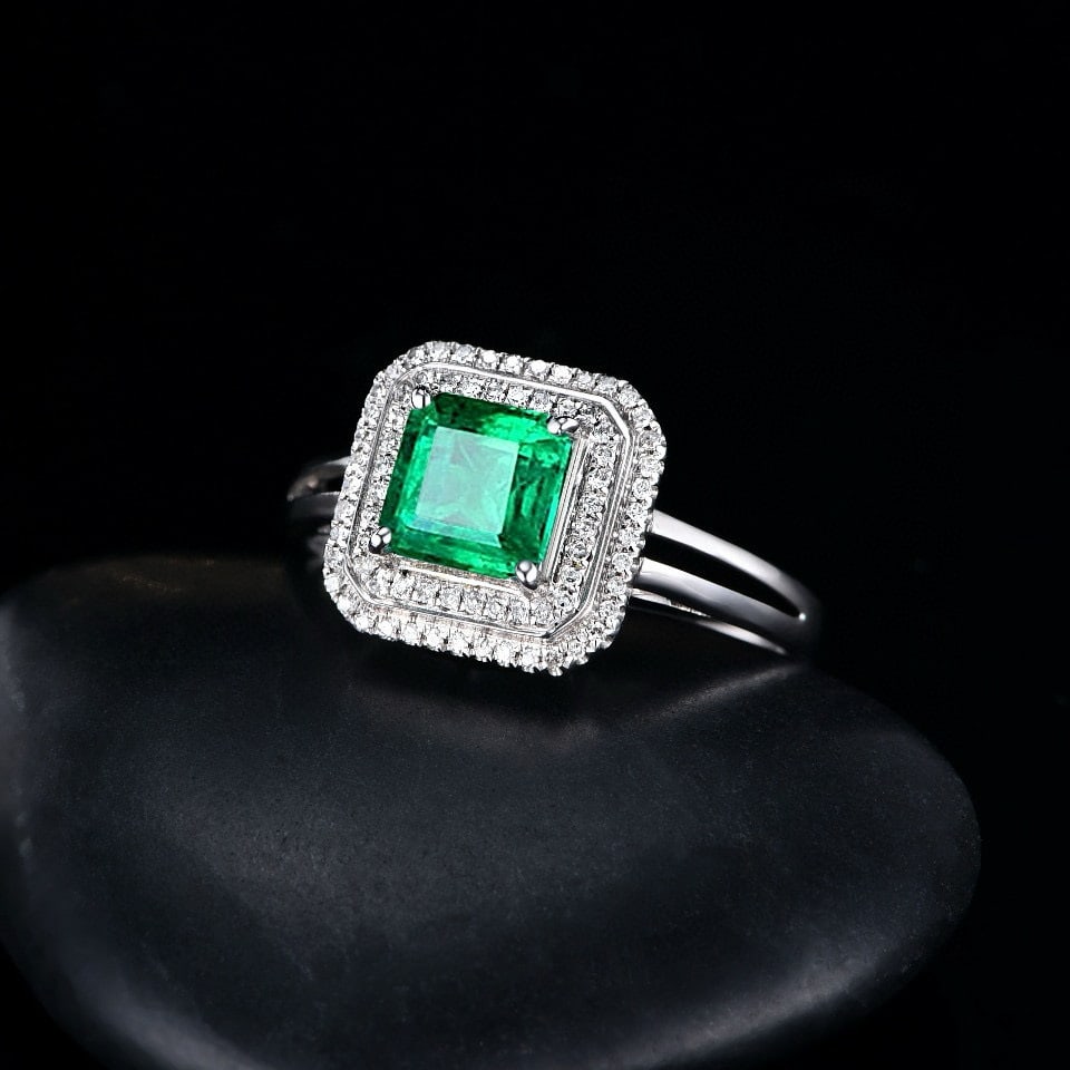 14k Gold 0.95 Ct Natural Emerald & Diamond Ring - 3