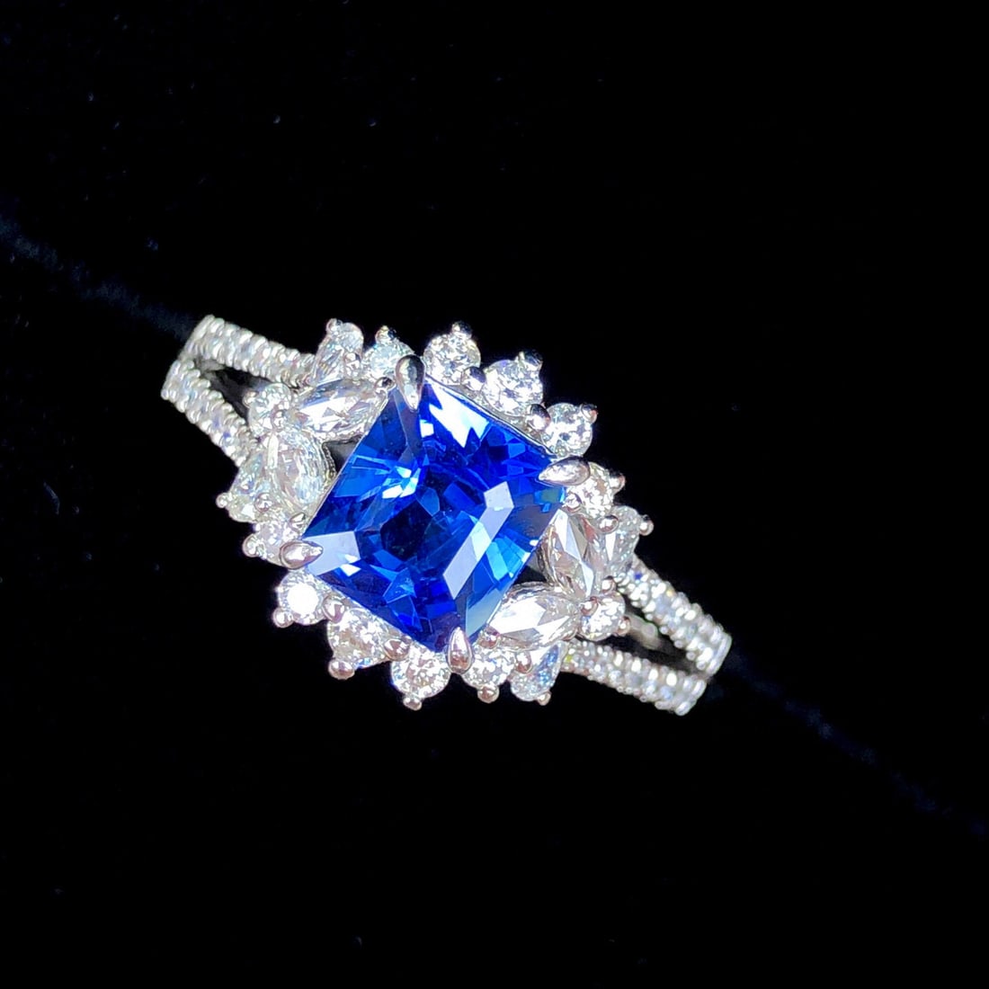 14k Gold 1.9 Ctw Natural Sapphire & Diamond Ring: Ref:230985044 // gold content:14k gold // ring size:7. 25us // // main gemstone:sapphire // shape:octagonal // carat weight:1. 4ct // color:blue // treatment:natural // // adjacent gemstone 2 : diamon