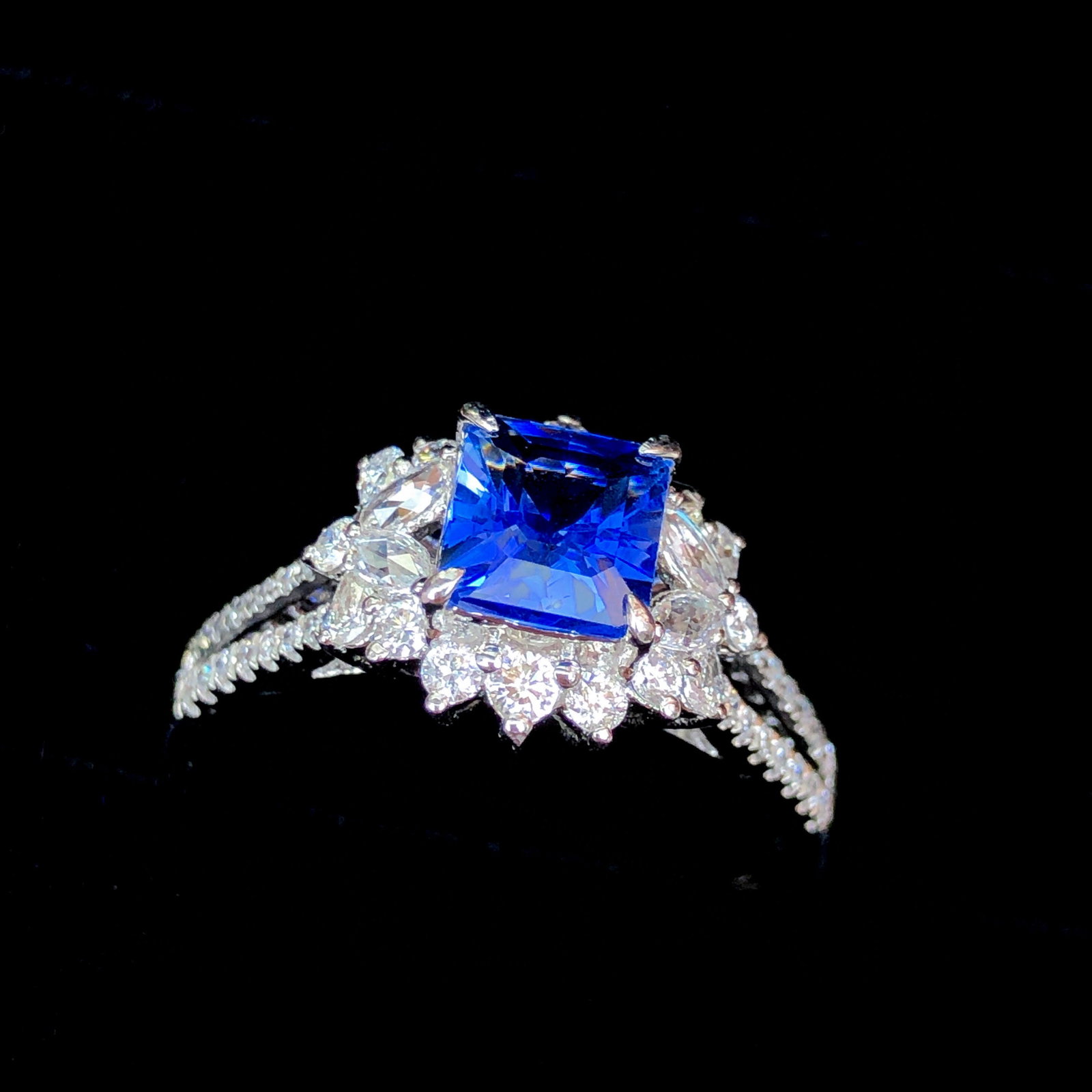 14k Gold 1.9 Ctw Natural Sapphire & Diamond Ring - 4