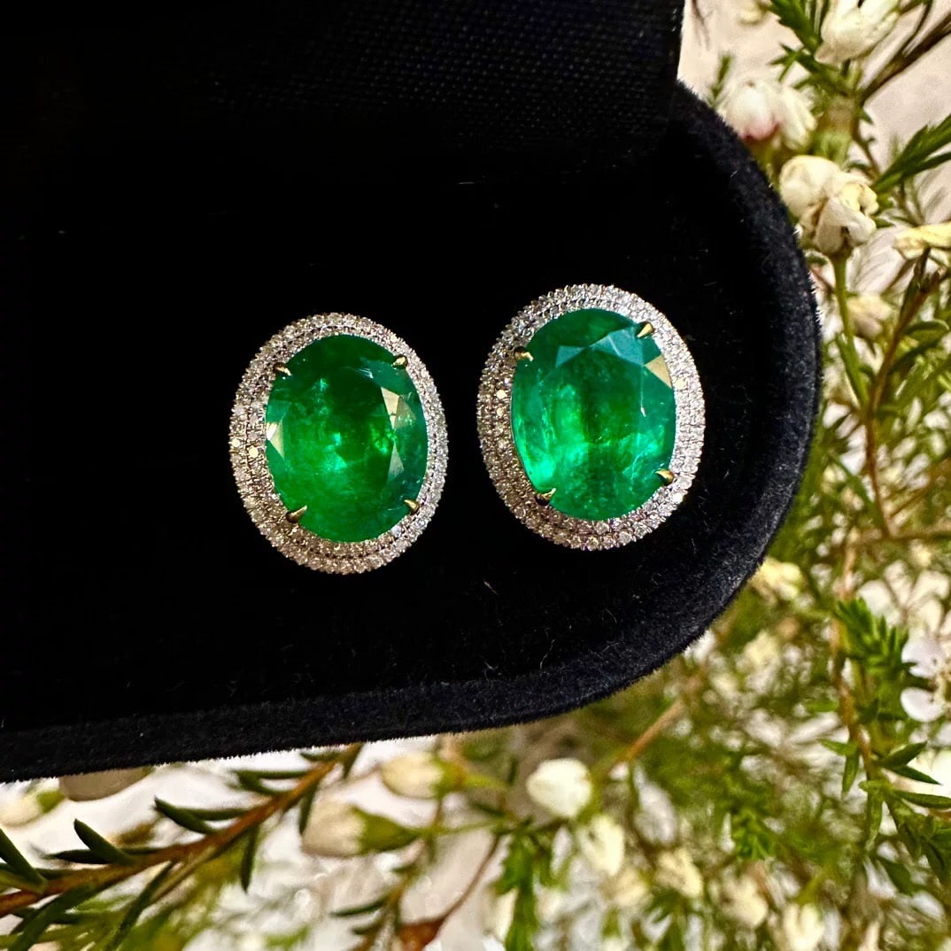 14k Gold 5.6 Ct Natural Emerald & Diamond Earrings - 3