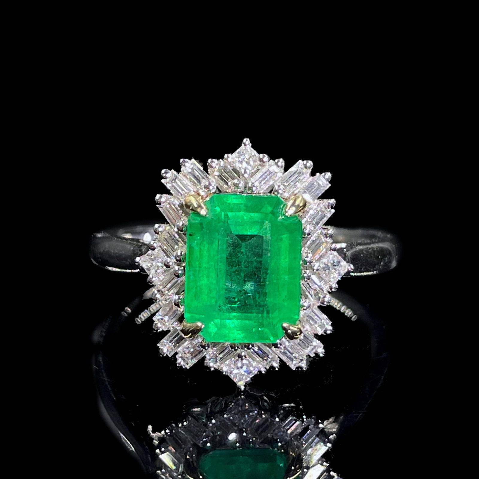 14k Gold 2.62 Ctw Natural Emerald & Diamond Ring: Ref:230985059 // gold content:14k gold // ring size:7. 25us // // main gemstone:emerald // shape:octagonal // carat weight:2. 02ct // color:green // treatment:natural // // adjacent gemstone 2 : diamo
