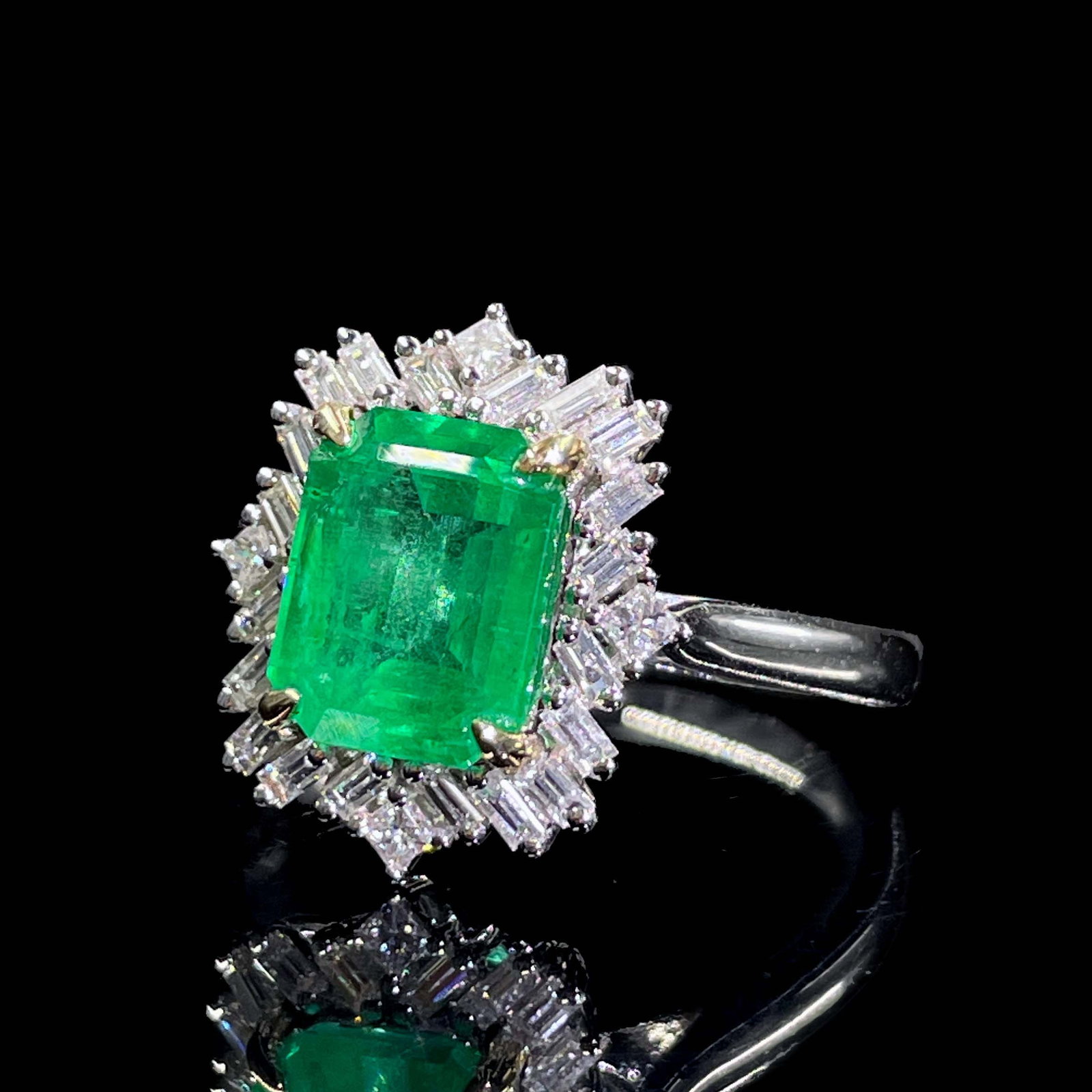 14k Gold 2.62 Ctw Natural Emerald & Diamond Ring - 3