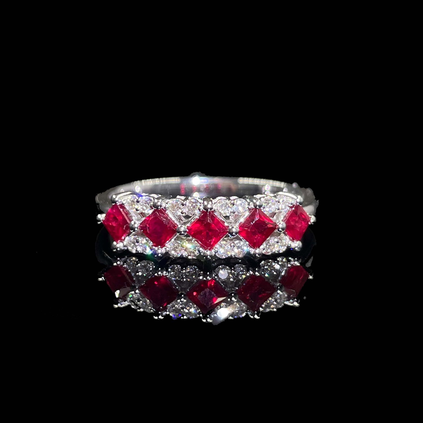 14k Gold 0.96 Ctw Natural Ruby & Diamond Ring: Ref:230985062 // gold content:14k gold // ring size:7. 25us // // main gemstone:ruby // shape:princess // carat weight:0. 8ct // color:red // treatment:natural // // adjacent gemstone 2 : diamond //