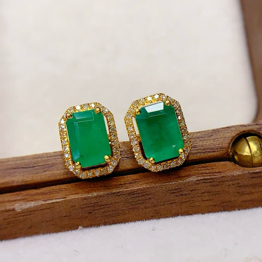14k Gold 1.4 Ct Natural Emerald & Diamond Earrings - 4
