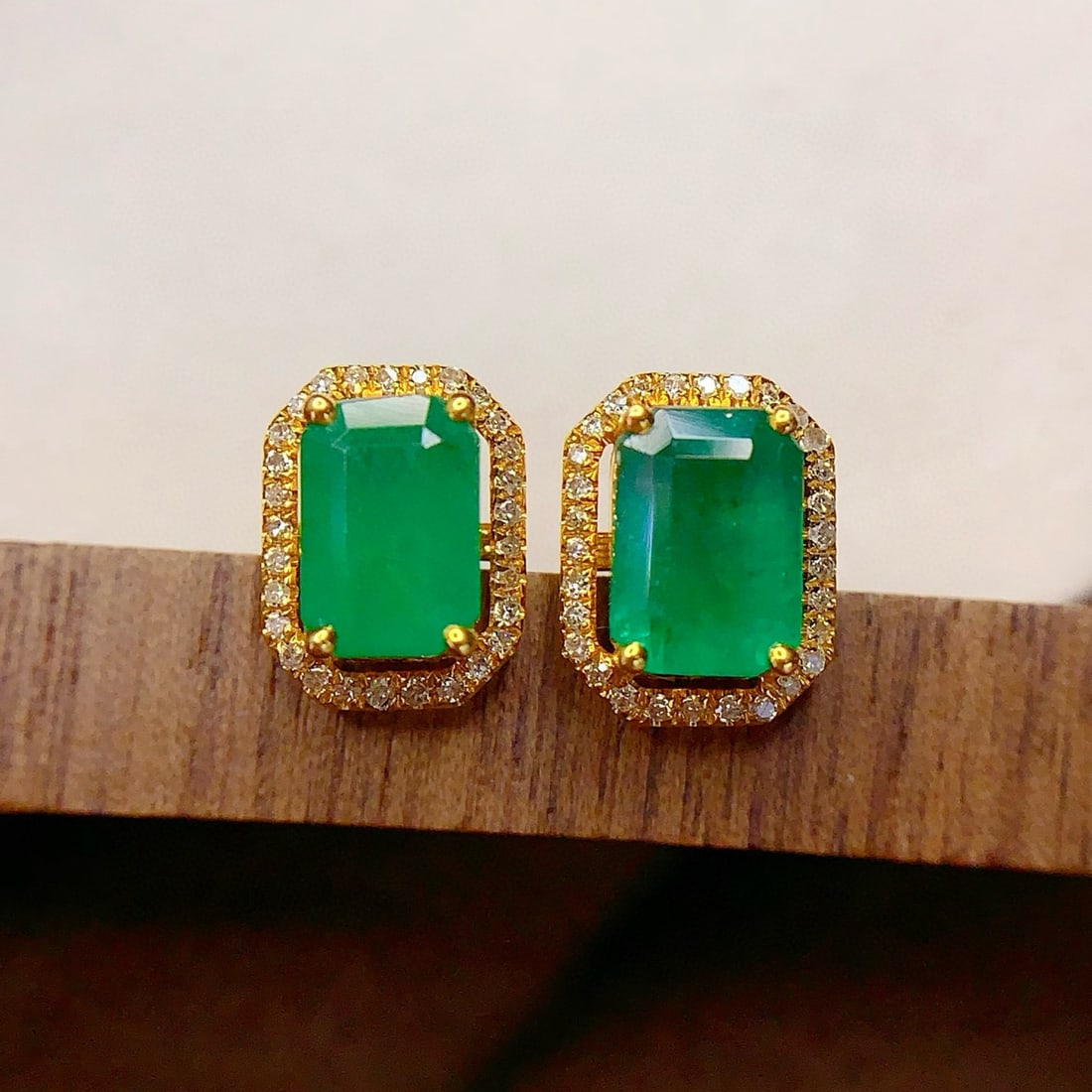 14k Gold 1.4 Ct Natural Emerald & Diamond Earrings - 6