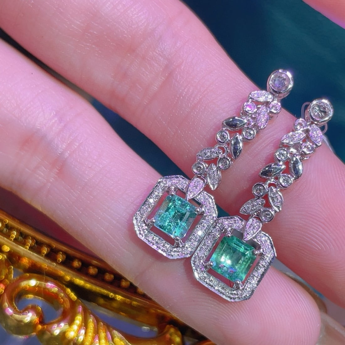 14k Gold 0.93 Ctw Natural Emerald & Diamond Earrings - 2