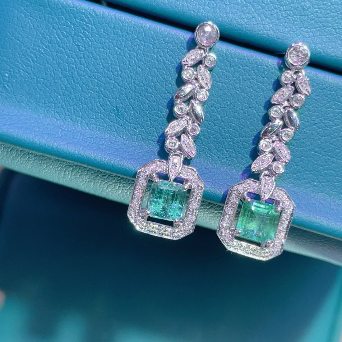 14k Gold 0.93 Ctw Natural Emerald & Diamond Earrings - 4