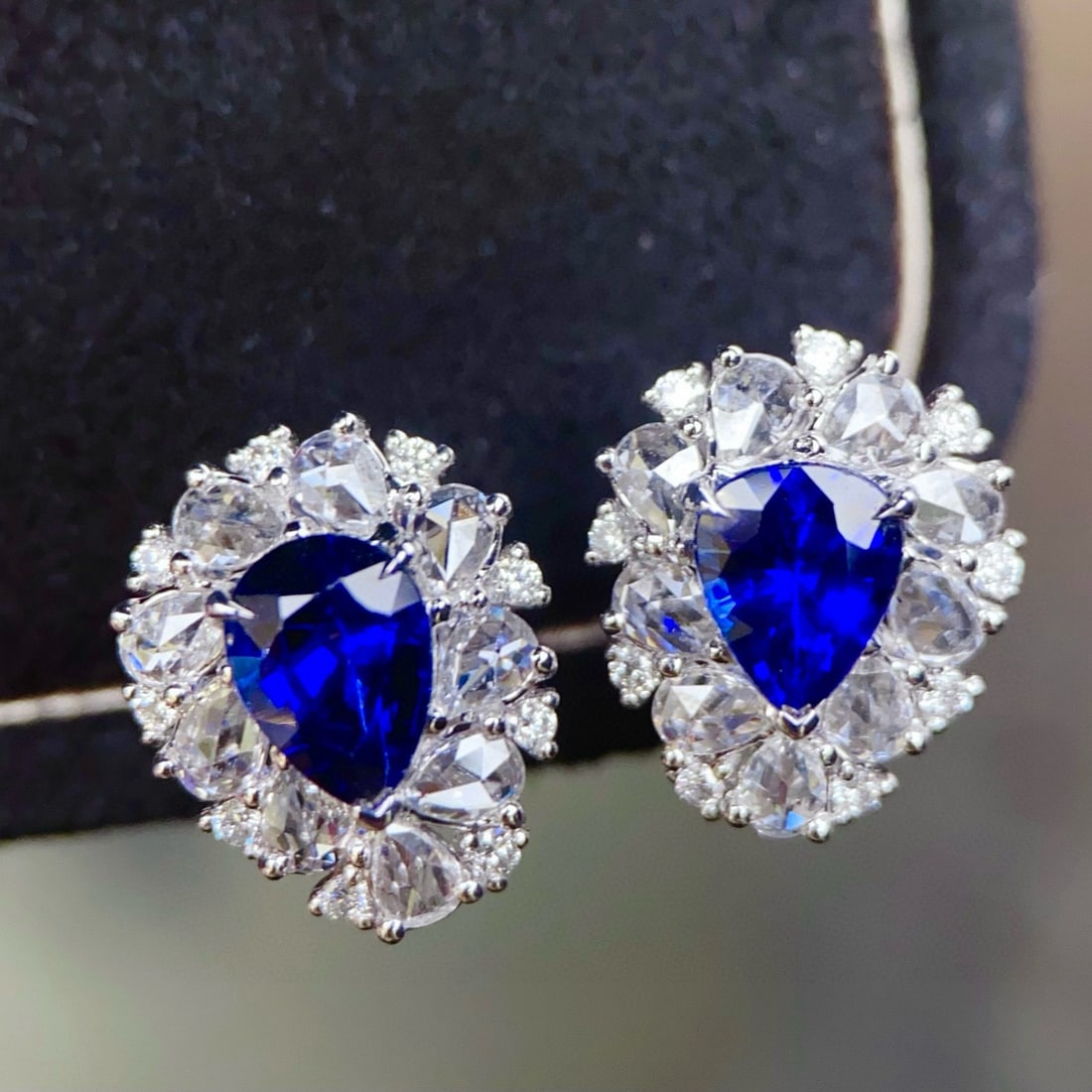 14k Gold 2.83 Ctw Natural Sapphire & Diamond Earrings: Ref:230985075 // gold content:14k gold // main gemstone:sapphire // shape:pear // carat weight:2. 0ct // color:blue // treatment:natural // // adjacent gemstone 2 : diamond // shape:multiply // carat 