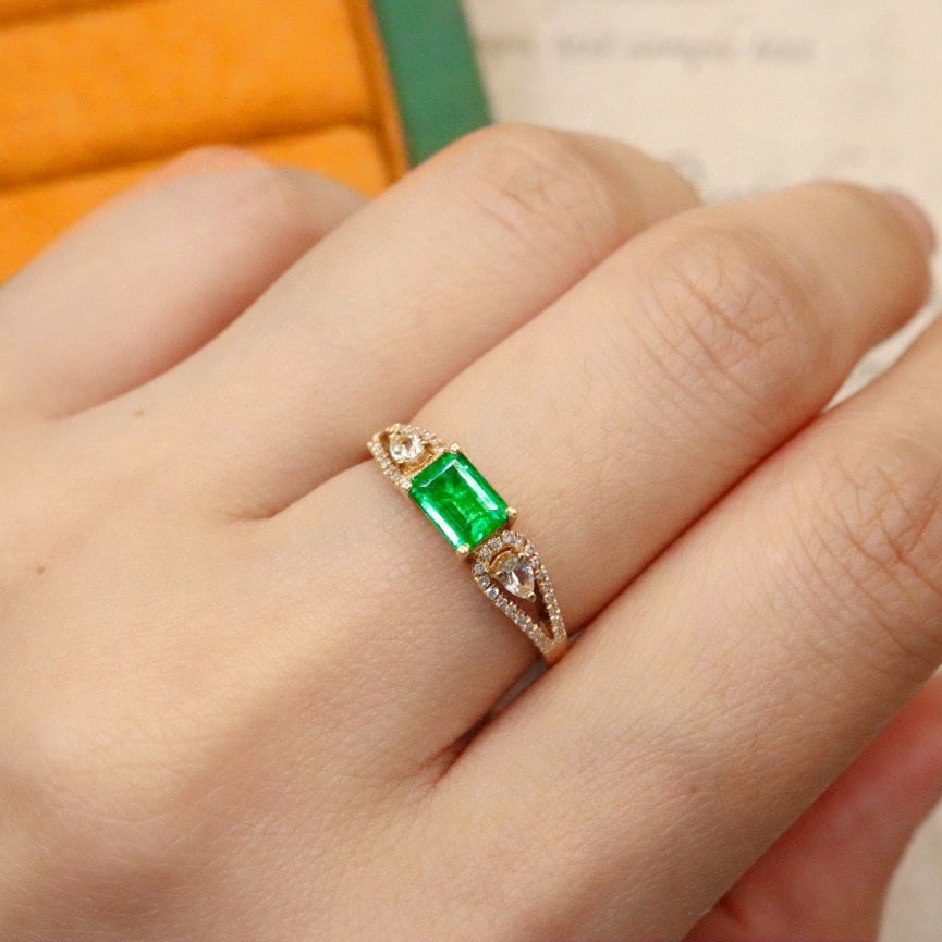 14k Gold 0.67 Ctw Natural Emerald & Diamond Ring - 5