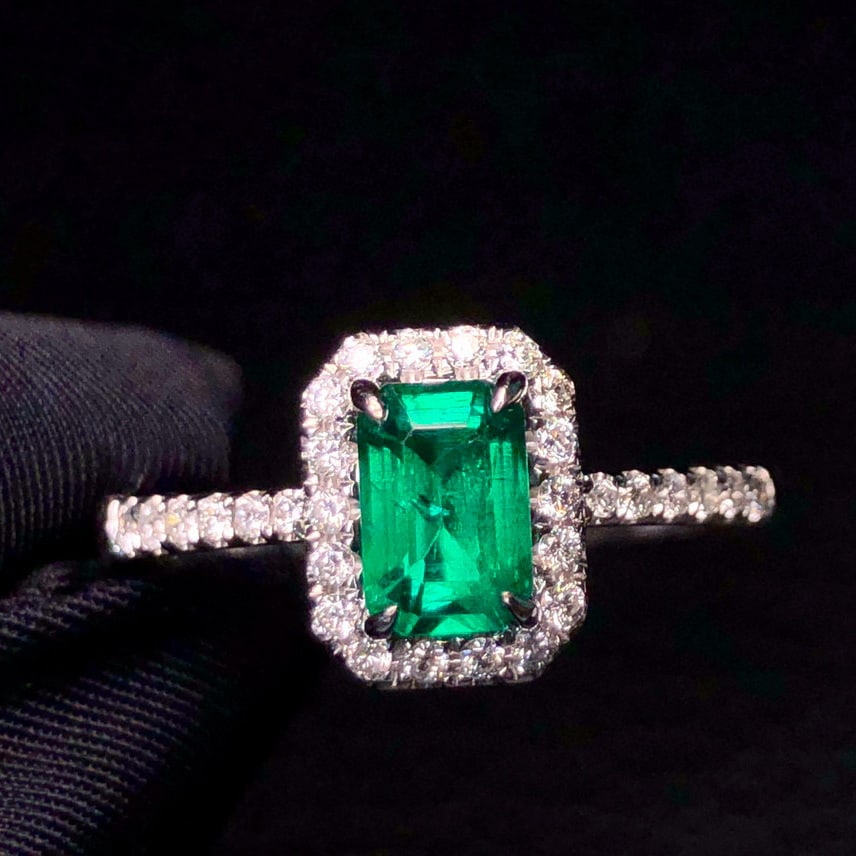14k Gold 0.91 Ctw Natural Emerald & Diamond Ring: Ref:230985099 // gold content:14k gold // ring size:7. 25us // // main gemstone:emerald // shape:octagonal // carat weight:0. 68ct // color:green // treatment:natural // // adjacent gemstone 2 :