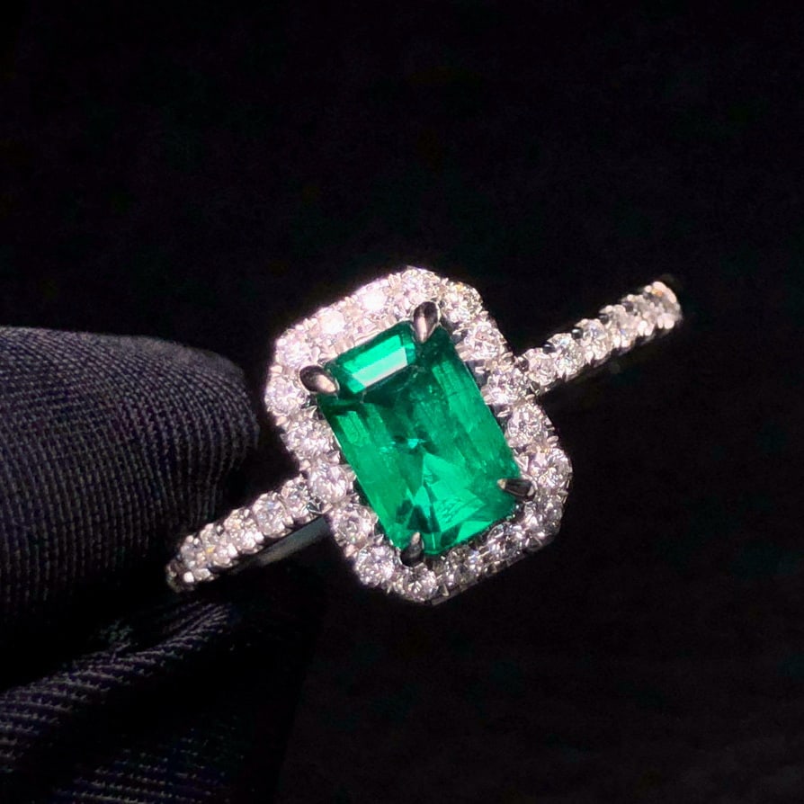 14k Gold 0.91 Ctw Natural Emerald & Diamond Ring - 2