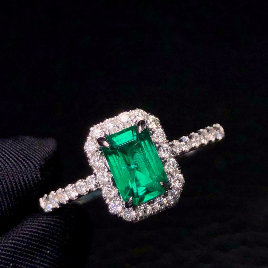 14k Gold 0.91 Ctw Natural Emerald & Diamond Ring - 6