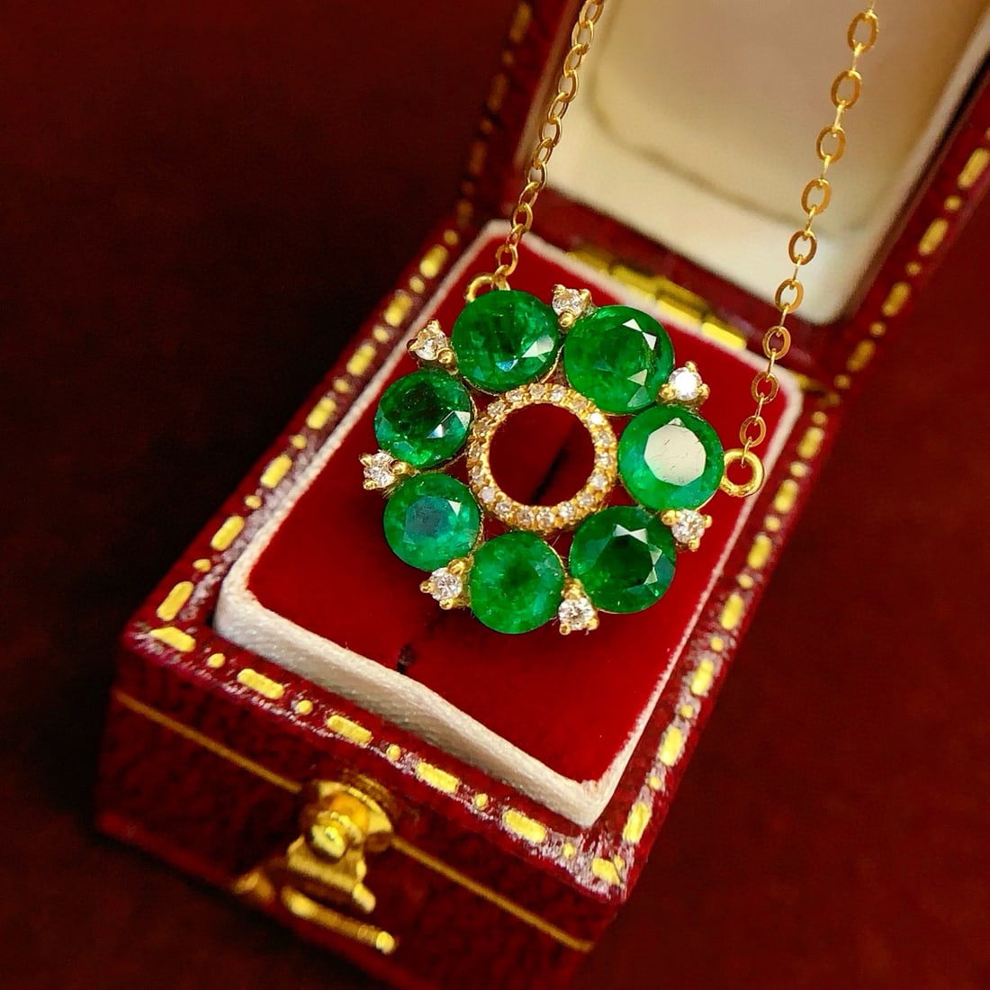 14k Gold 3.0 Ct Natural Emerald & Diamond Necklace - 4