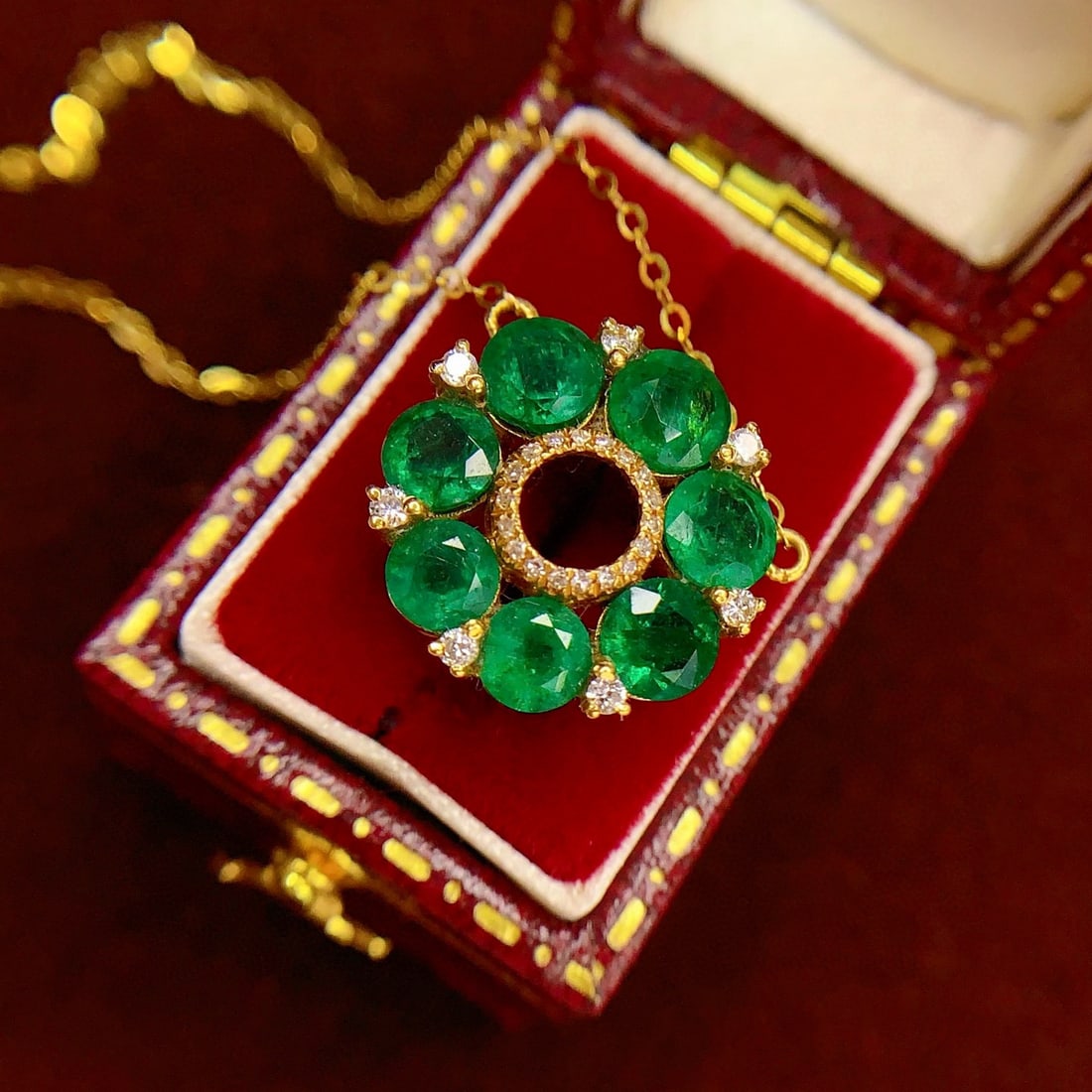14k Gold 3.0 Ct Natural Emerald & Diamond Necklace - 5
