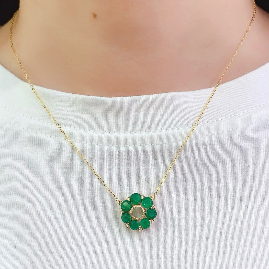 14k Gold 3.0 Ct Natural Emerald & Diamond Necklace - 6
