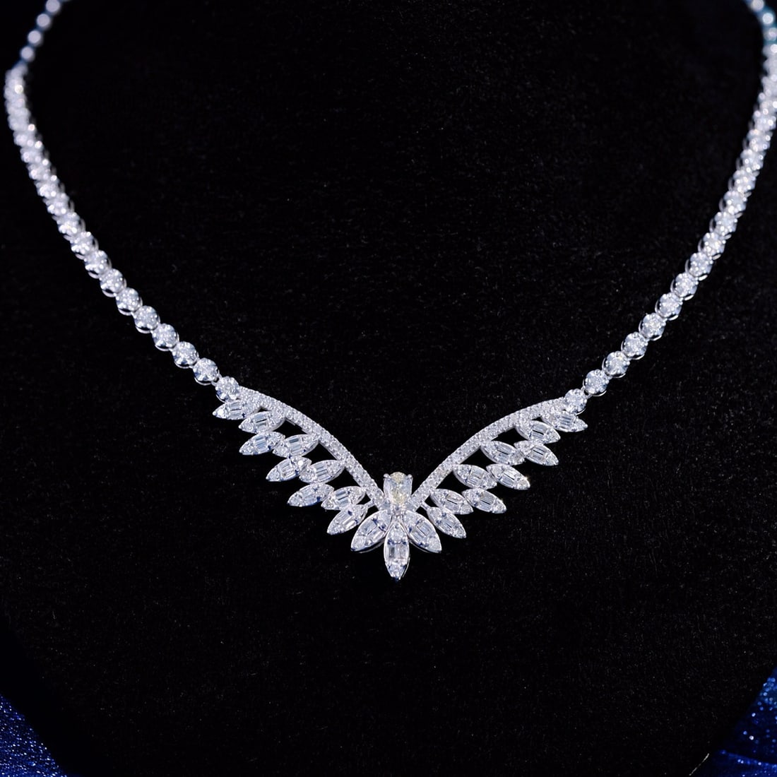 14k Gold 1.2 Ct Natural H Diamond Necklace: Ref:230985101 // gold content:14k gold // main gemstone:diamond // shape:multiply // carat weight:1. 2ct // clarity grade:vs-si // color:h // treatment:natural // Condition: New Low Estimate: 5700.00