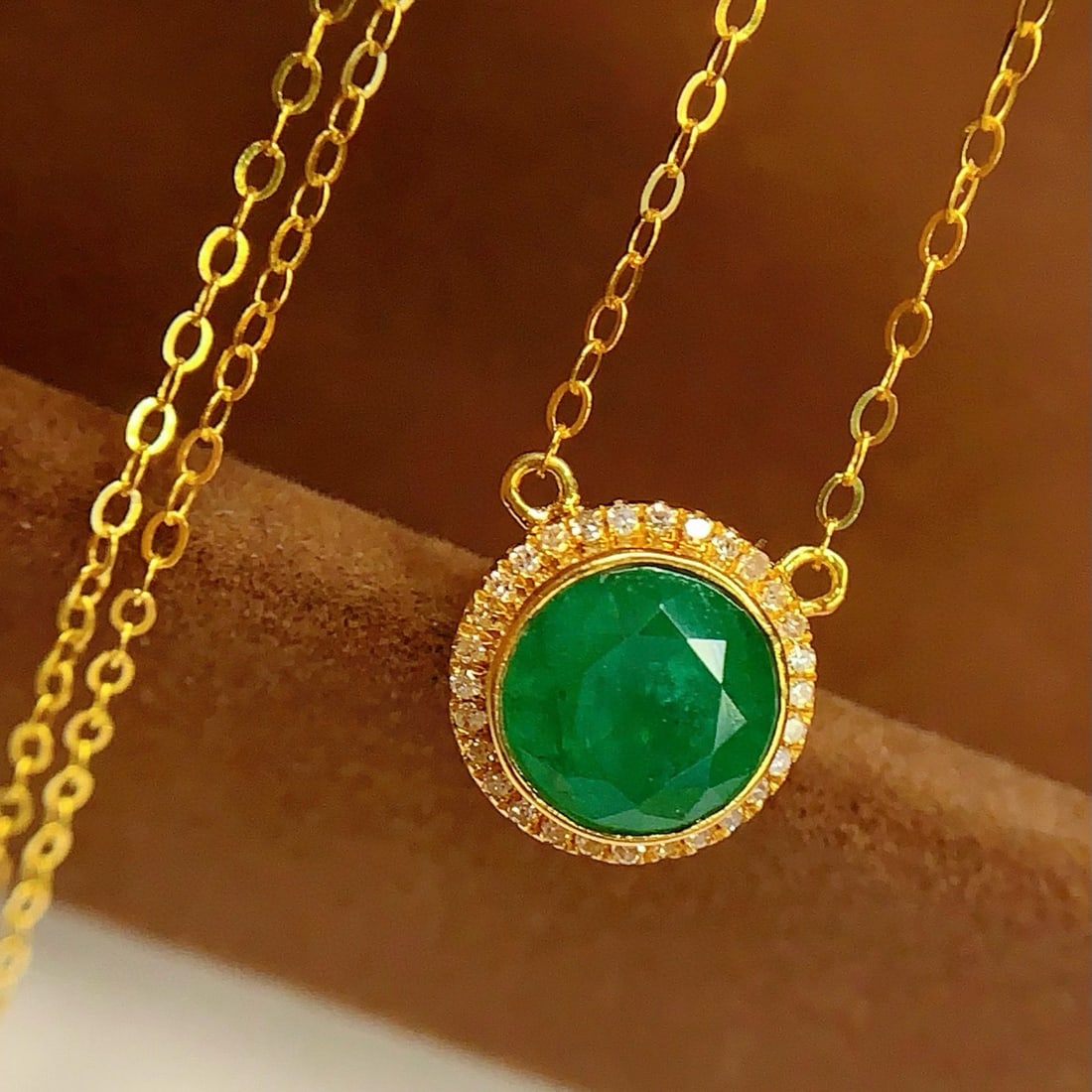 14k Gold 1.5 Ct Natural Emerald & Diamond Necklace - 2