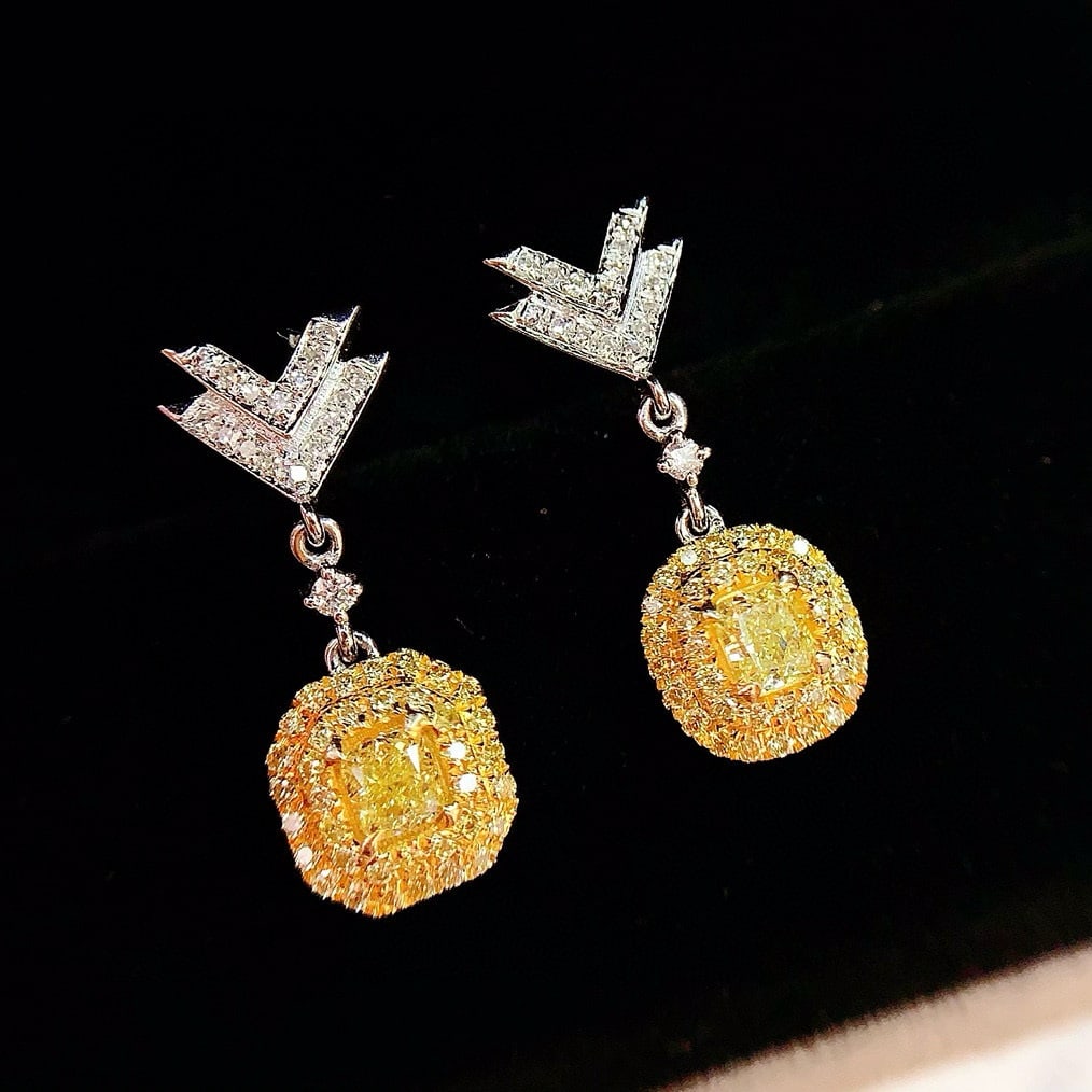 14k Gold 0.75 Ct Natural Yellow Diamond & Diamond Earrings: Ref:230985117 // gold content:14k gold // main gemstone:yellow diamond // shape:cushion // carat weight:0. 75ct // color:yellow // treatment:natural // // adjacent gemstone 2 : diamond // number of