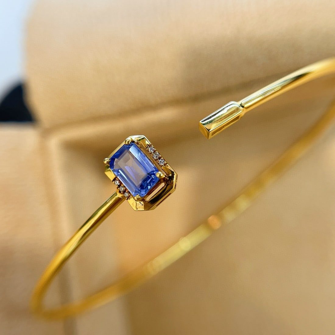 14k Gold 0.76 Ct Natural Sapphire & Diamond Bangle - 6