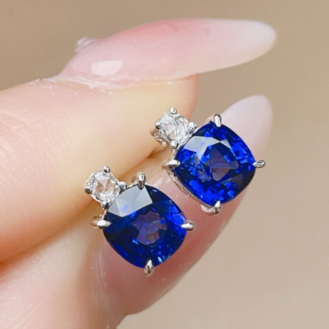 14k Gold 2.25 Ct Natural Sapphire & Sapphire Earrings: Ref:230985135 // gold content:14k gold // main gemstone:sapphire // shape:cushion // carat weight:2. 25ct // color:royal blue // treatment:natural // // adjacent gemstone 2 : sapphire // number of