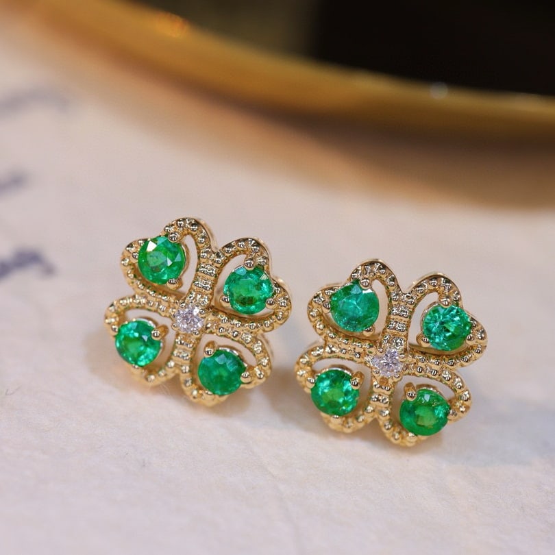 14k Gold 0.58 Ct Natural Emerald & Diamond Earrings: Ref:230985136 // gold content:14k gold // main gemstone:emerald // shape:round // carat weight:0. 58ct // color:green // treatment:natural // cut grade:g // // adjacent gemstone 2 : diamond //