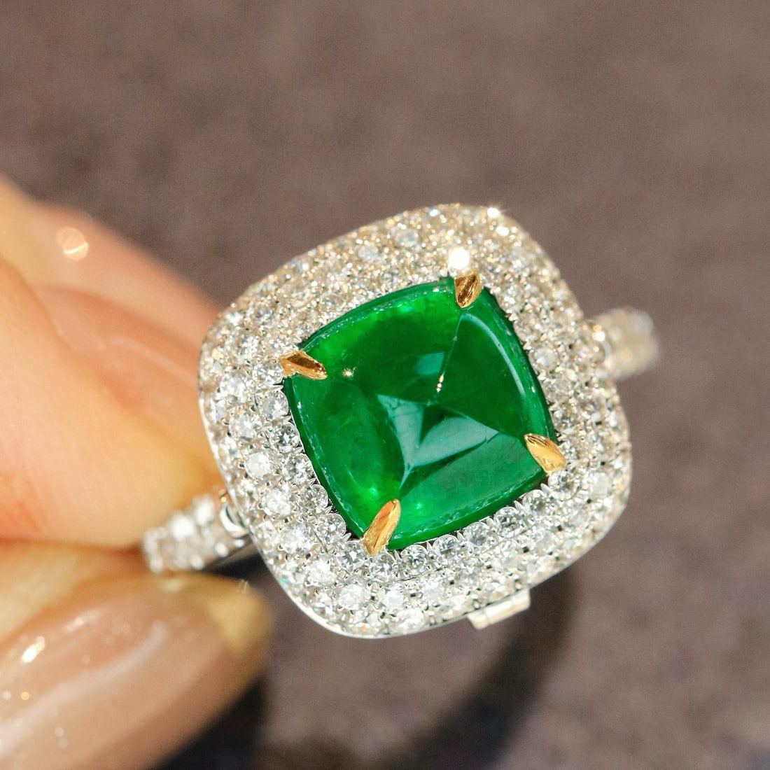 14k Gold 3.52 Ctw Vivid Green Natural Emerald & Diamond Ring/pendant( Without Chain ): Ref:230985139 // gold content:14k gold // ring size:7. 25us // // main gemstone:emerald // shape:suger-loaf // carat weight:2. 62ct // color:vivid green // treatment:natural // // adjacent gemstone 2