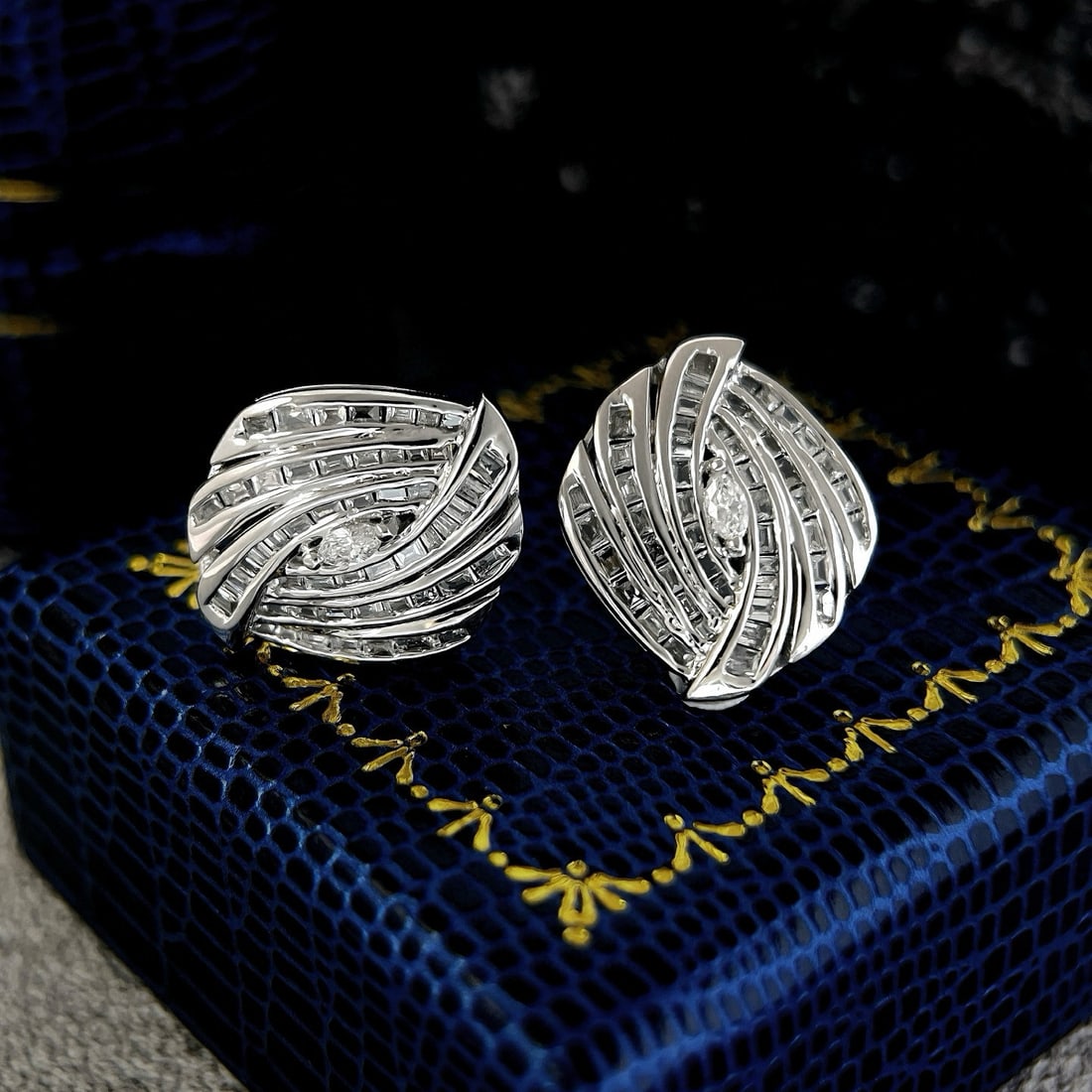 14k Gold 0.9 Ct Natural H Diamond Earrings: Ref:230985141 // gold content:14k gold // main gemstone:diamond // shape:multiply // carat weight:0. 9ct // clarity grade:vs-si // color:h // treatment:natural // Condition: New Low Estimate: 3100.00