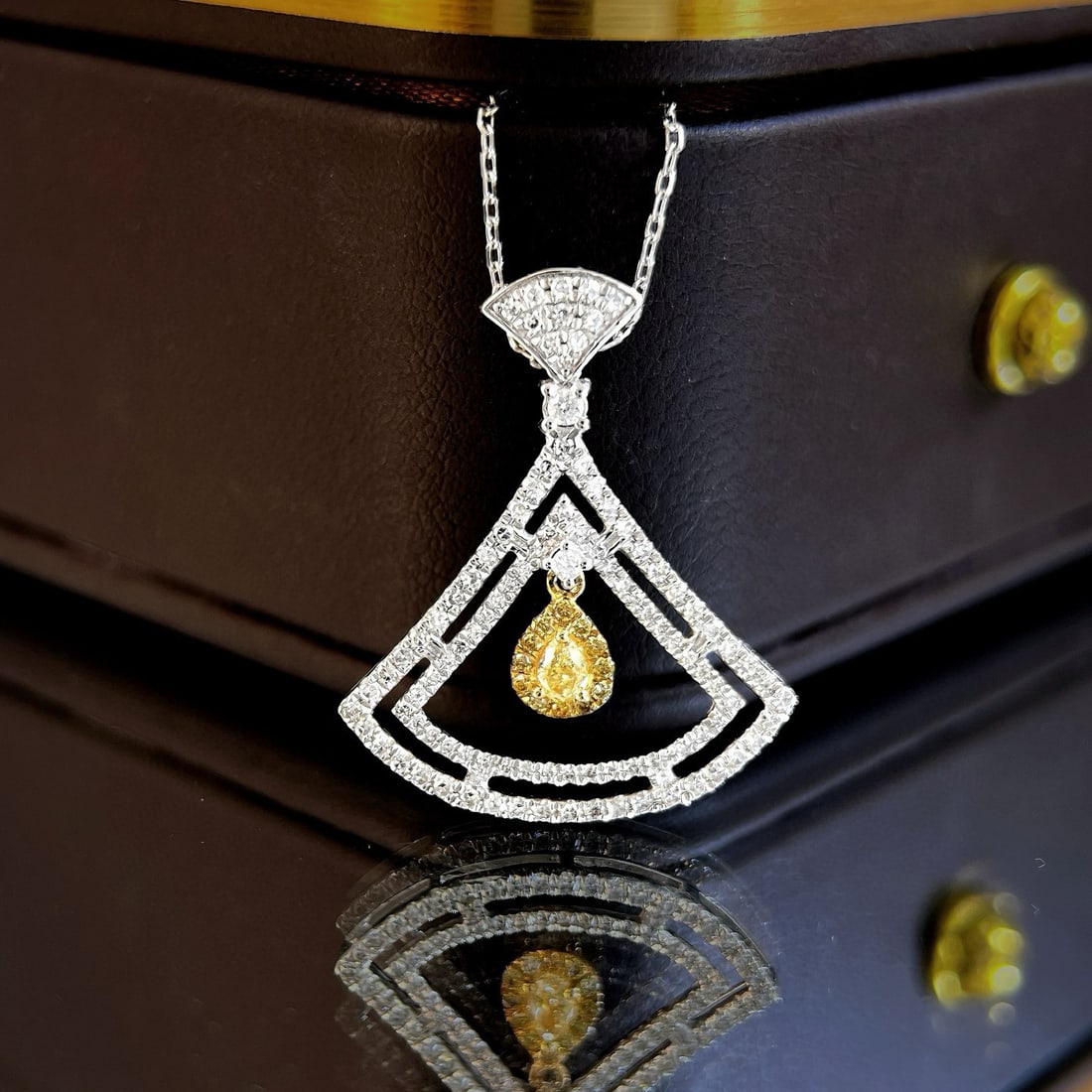 14k Gold 0.5 Ct Natural Yellow Diamond & Diamond Necklace: Ref:230985142 // gold content:14k gold // main gemstone:yellow diamond // shape:pear // carat weight:0. 5ct // color:yellow // treatment:natural // // adjacent gemstone 2 : diamond // shape:round //