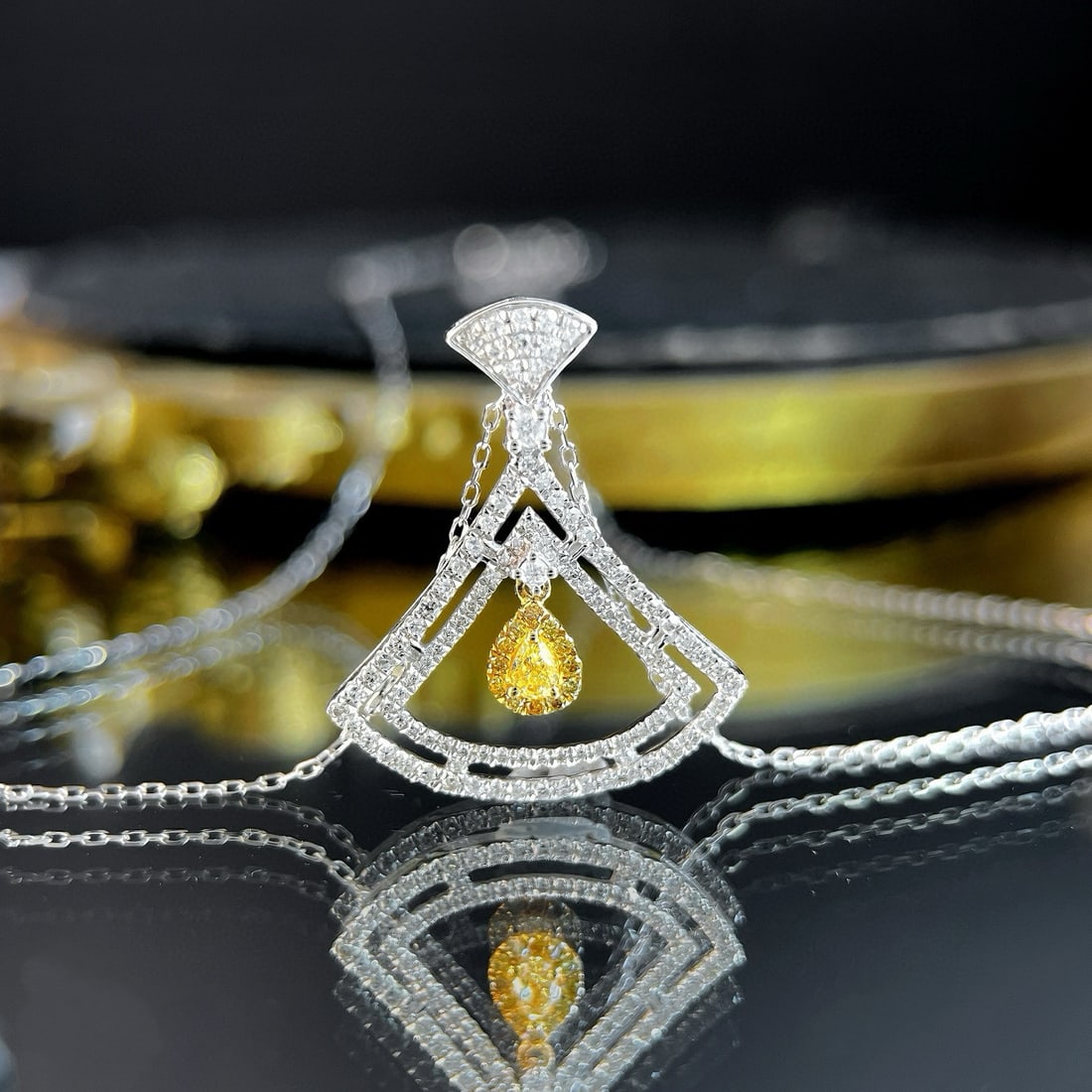 14k Gold 0.5 Ct Natural Yellow Diamond & Diamond Necklace - 4